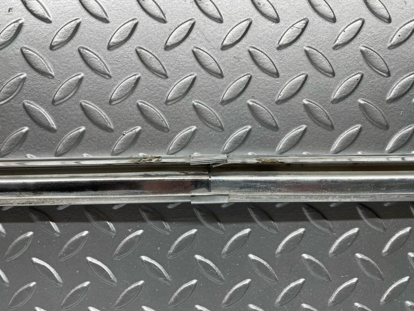 40520 Mercedes-Benz W108 Rear Windscreen Chrome Frame