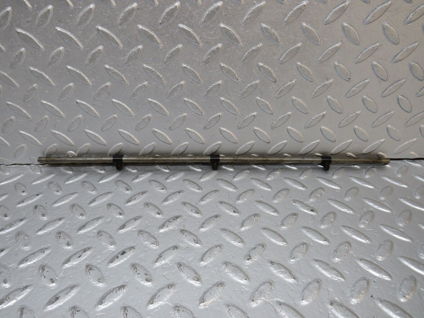 39933 Mercedes-Benz R107 350SL Camshaft Oil Tube