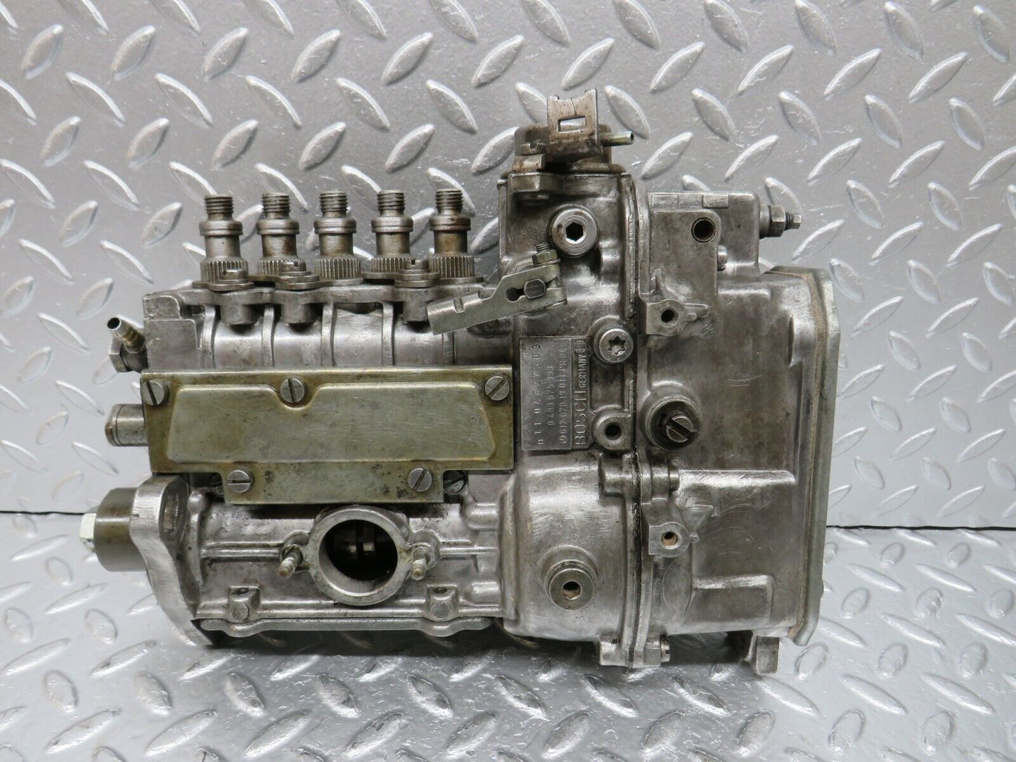 32930 Mercedes-Benz W123 300D Fuel Injection Pump Bosch 6170701901 0400075999