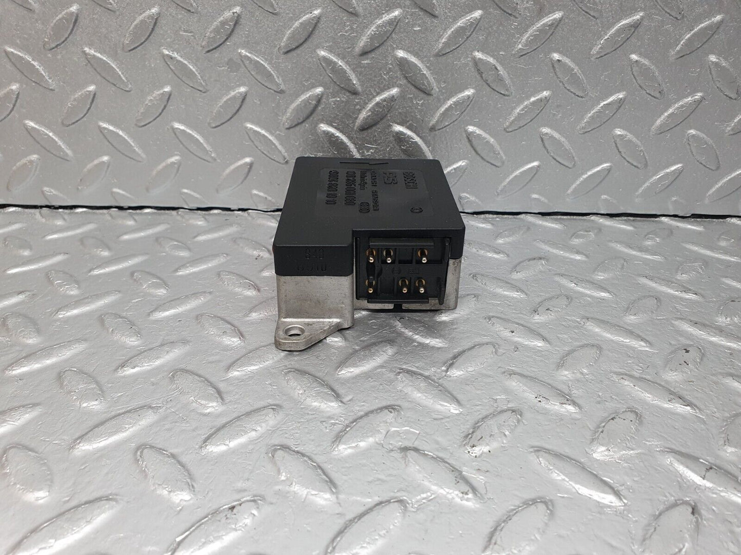 40880 Mercedes-Benz W126 300SE Crash Sensor 0048201910 0285001060