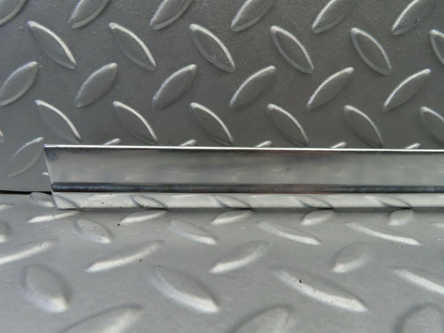 6884 Mercedes-Benz C107 350SLC Coupe Left Door Chrome Trim