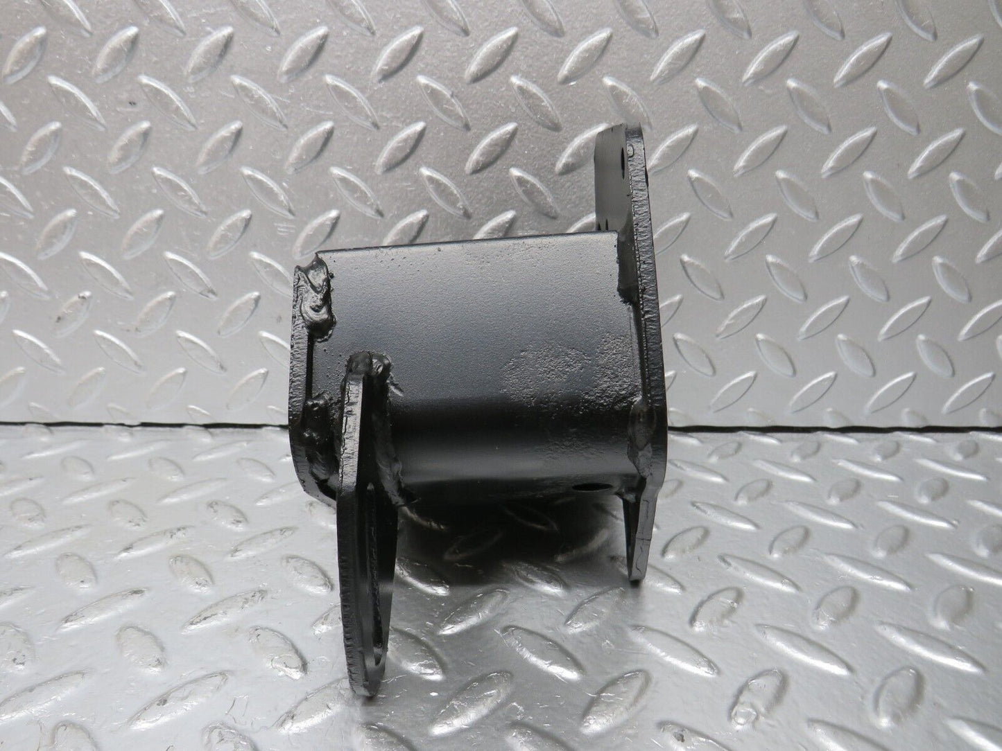 33086 Mercedes-Benz C107 R107 350 V8 Power Steering Pump Bracket