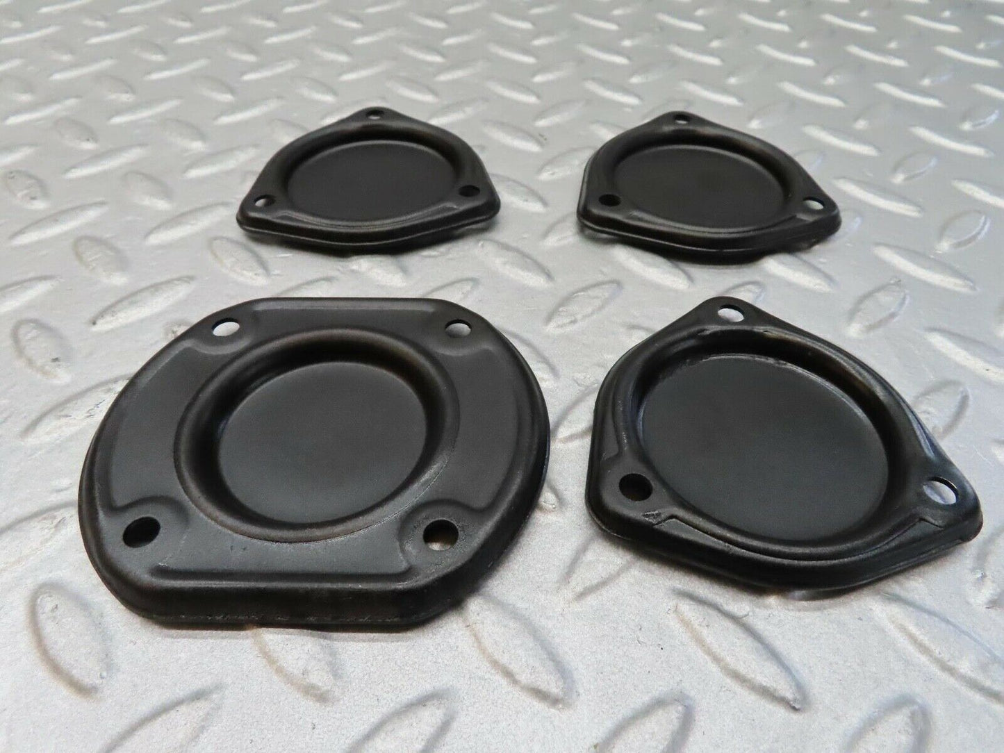16112 Mercedes-Benz W123 280E Camshaft Access Cover Plate