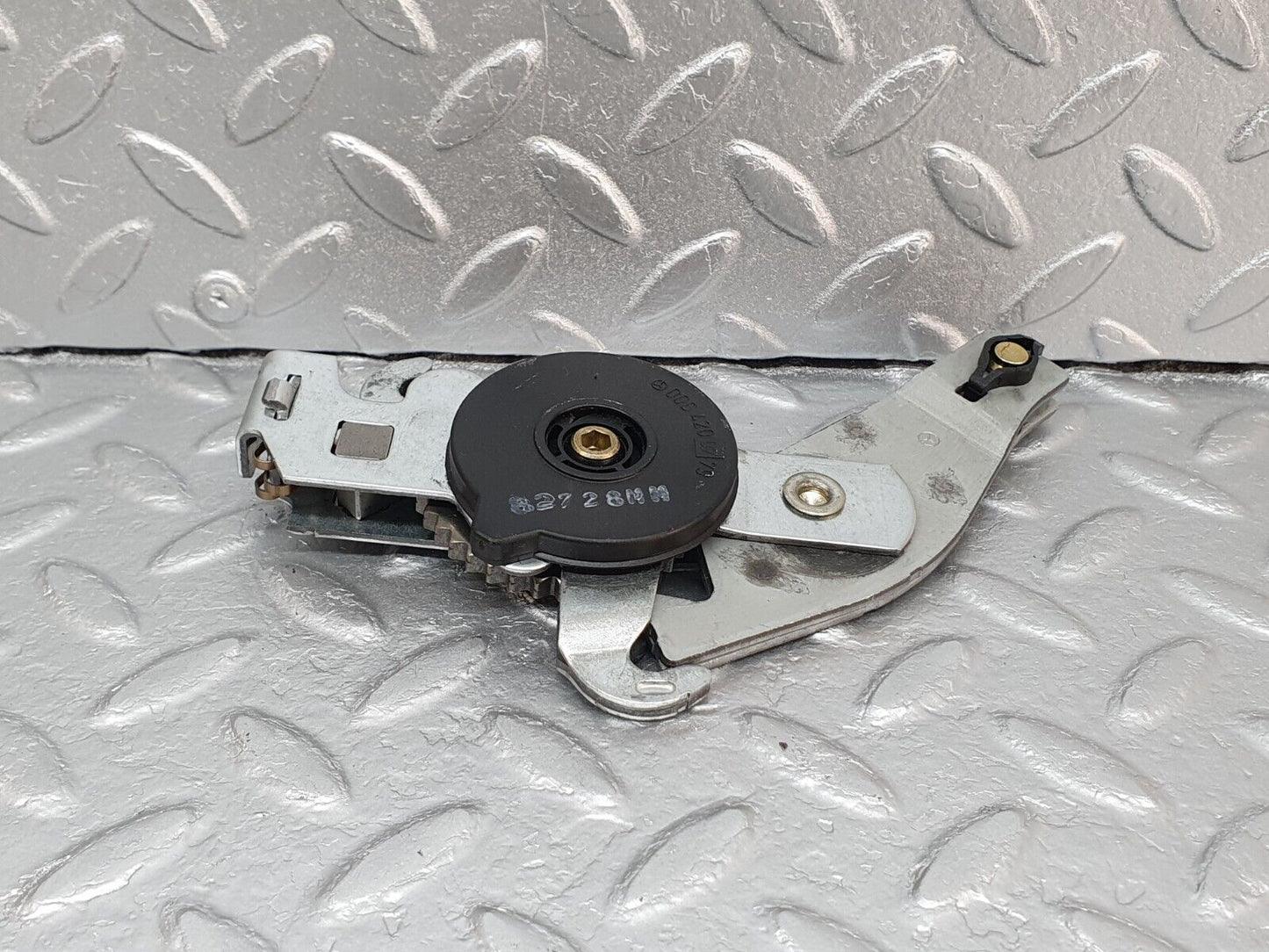 41741 Mercedes-Benz W202 C200 Handbrake Adjusting Handbrake Regulator 0004200779