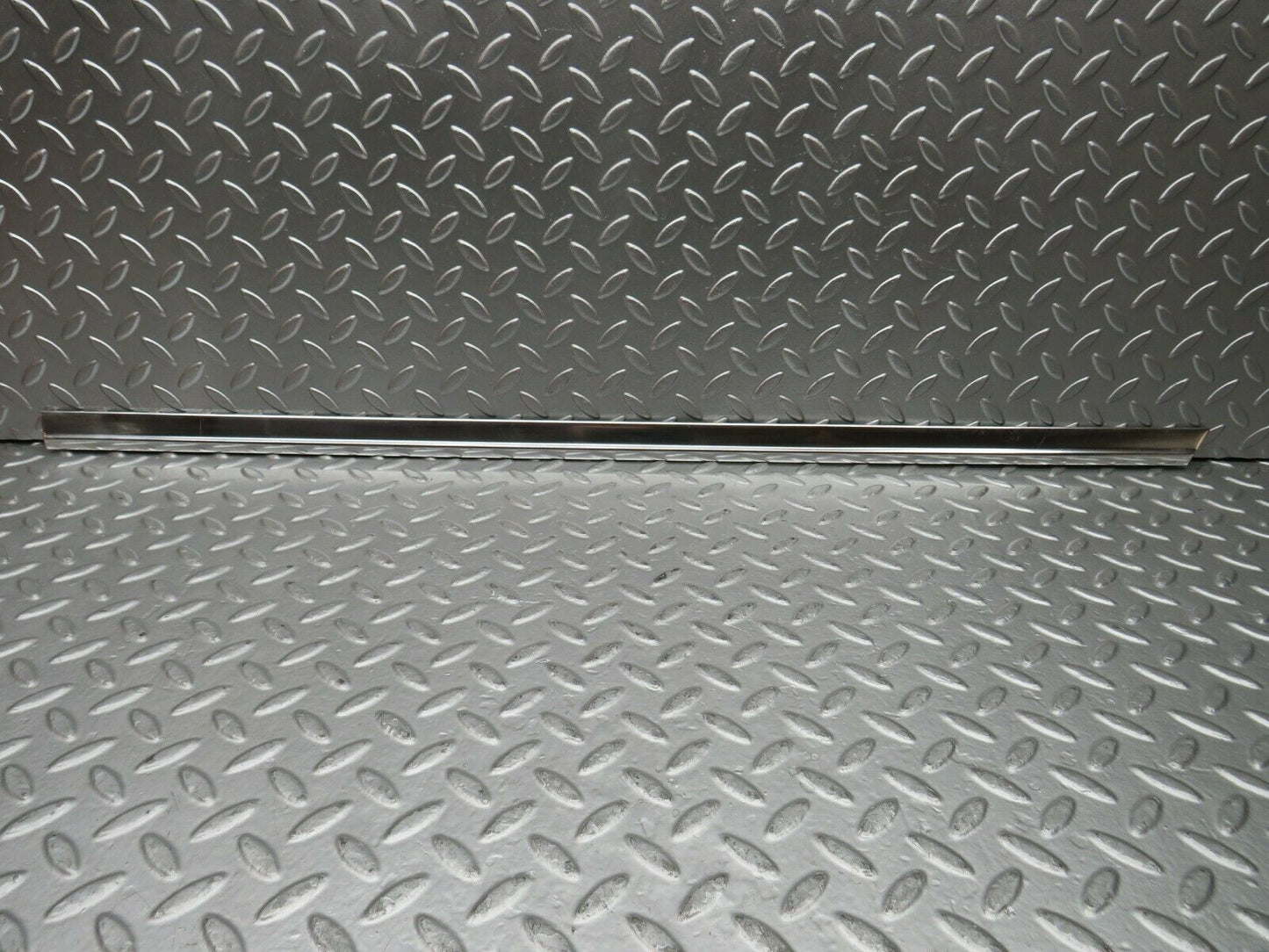 22738 Mercedes-Benz C107 450SLC Coupe Left Door Chrome Trim