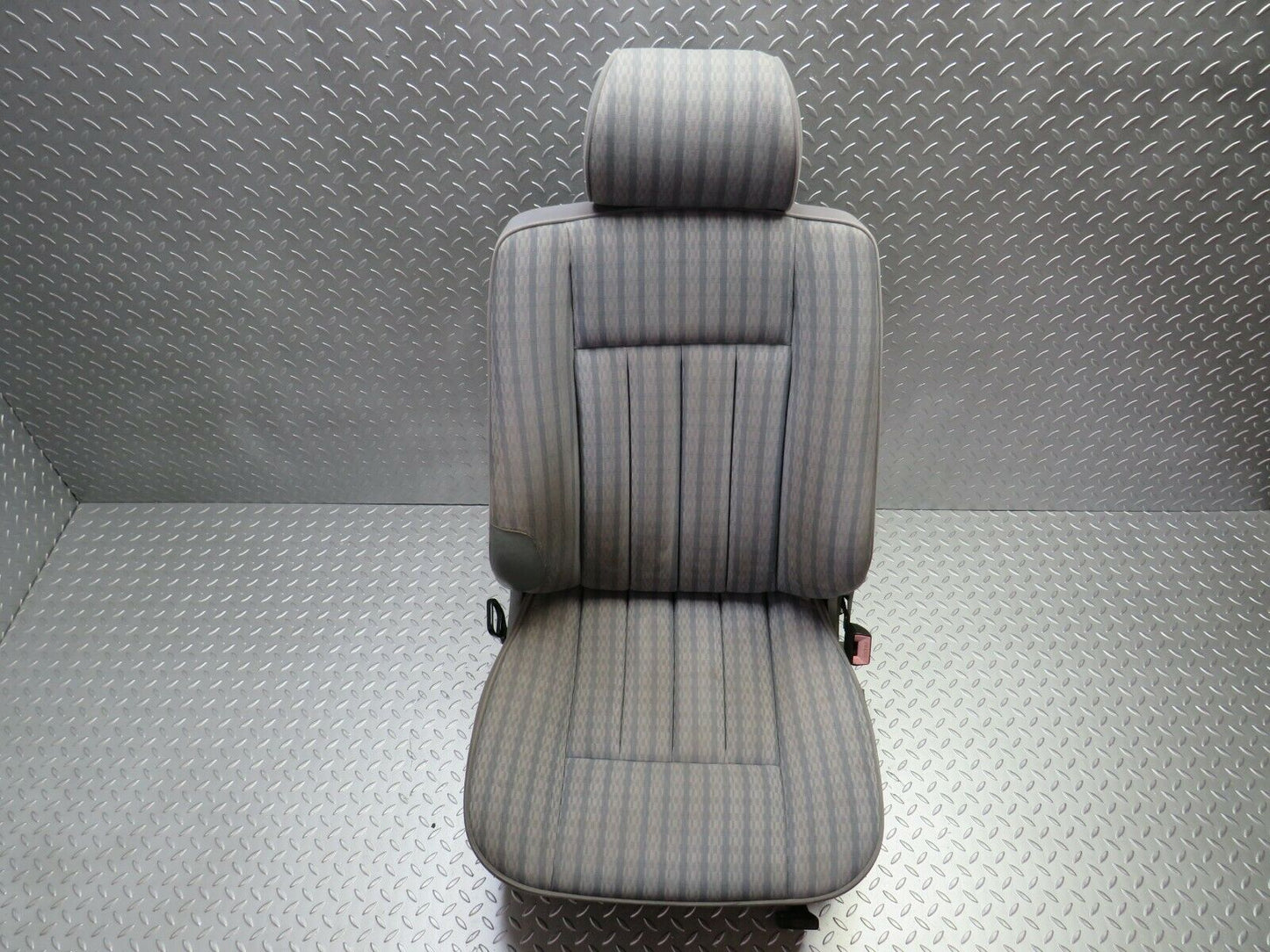 24371 Mercedes-Benz S124 220TE Wagon Front Right Seat
