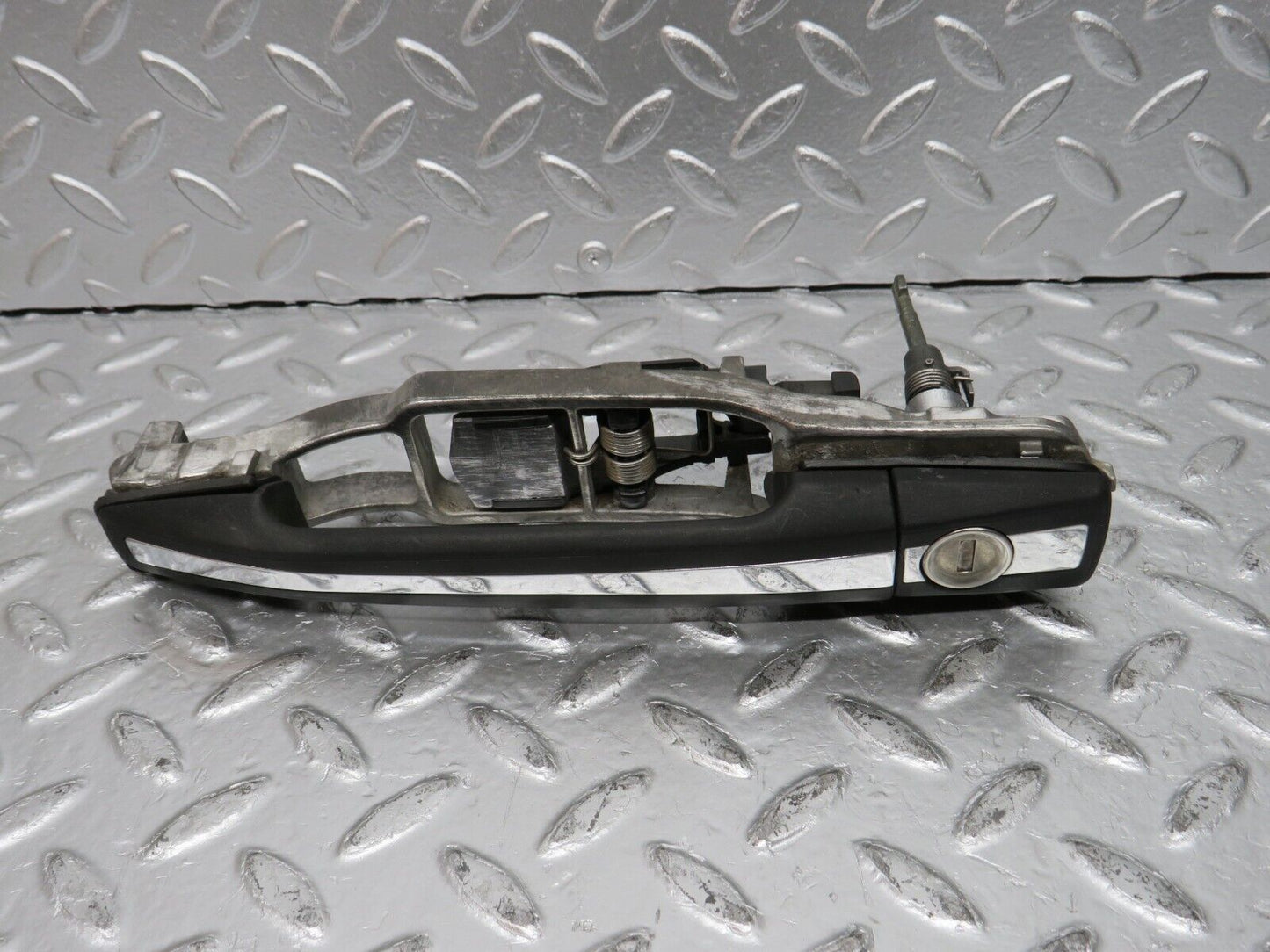 31514 Mercedes-Benz S124 220TE Front Left Exterior Door Handle No Key