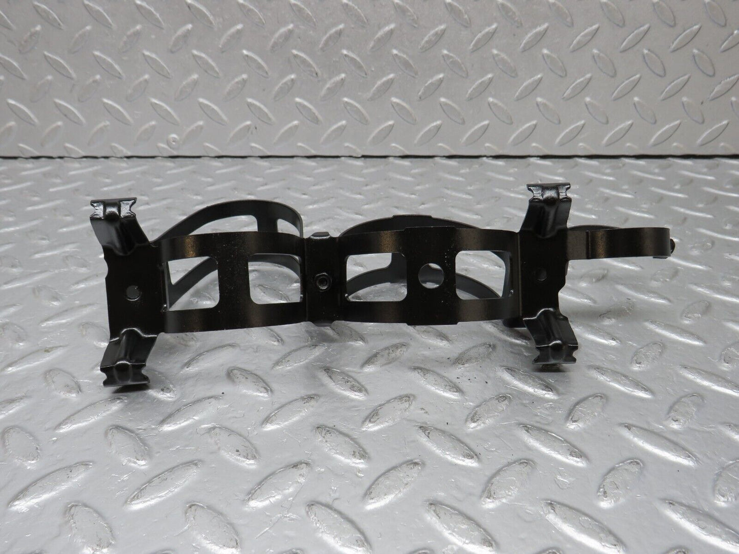 38928 Mercedes-Benz W201 190E 2.6L Fuel Pump Fuel Filter Holder Bracket