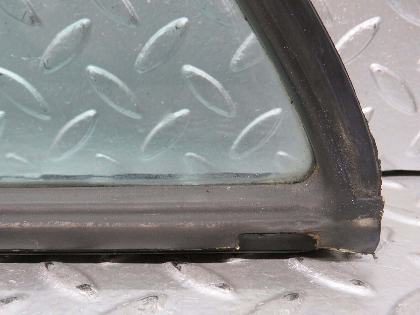 28858 Mercedes-Benz W123 230E Rear Left Quarter Window Glass 1237350124