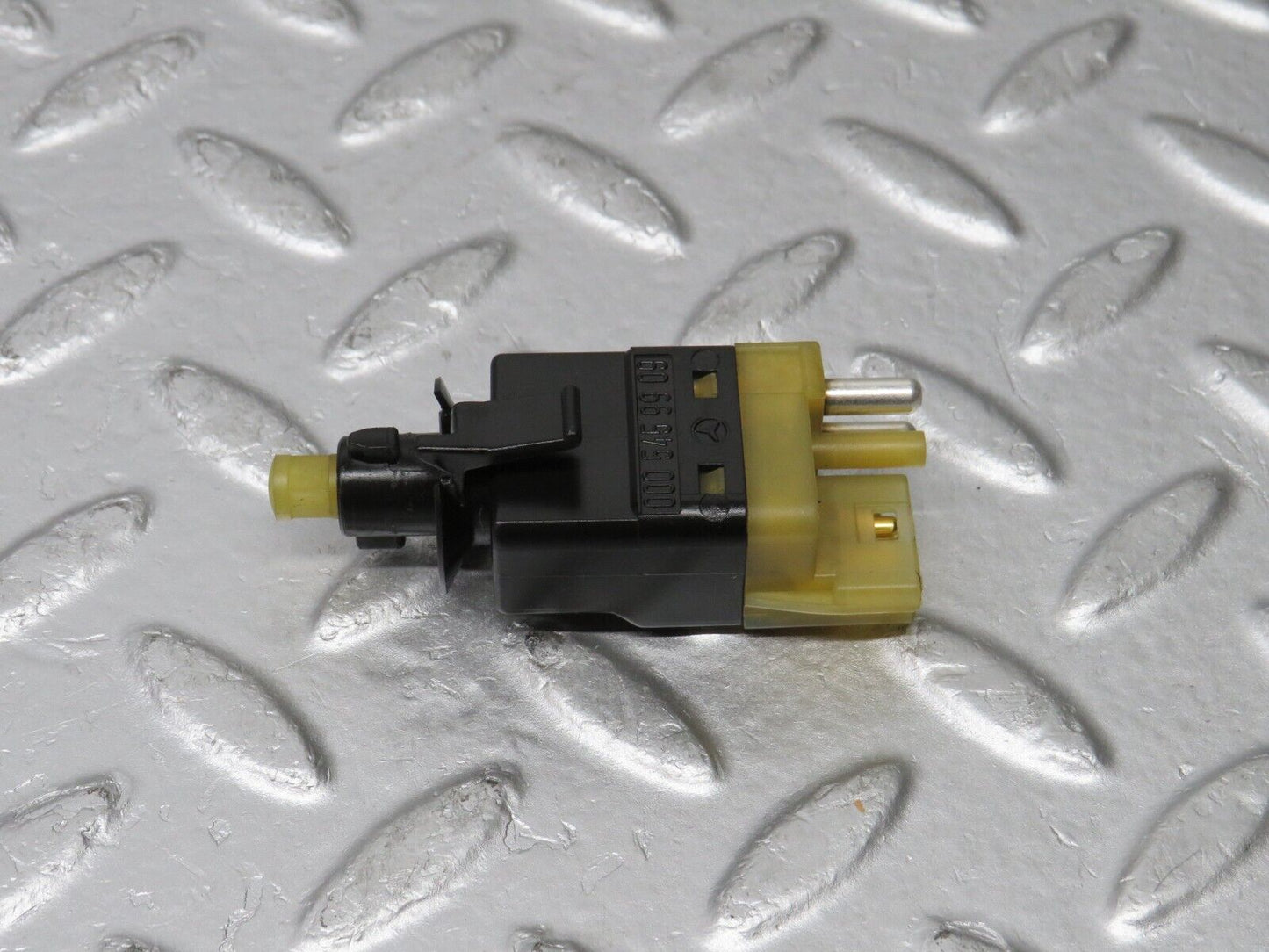 38399 Mercedes-Benz R129 280SL Coupe Brake Light Switch 0005459909 03880905
