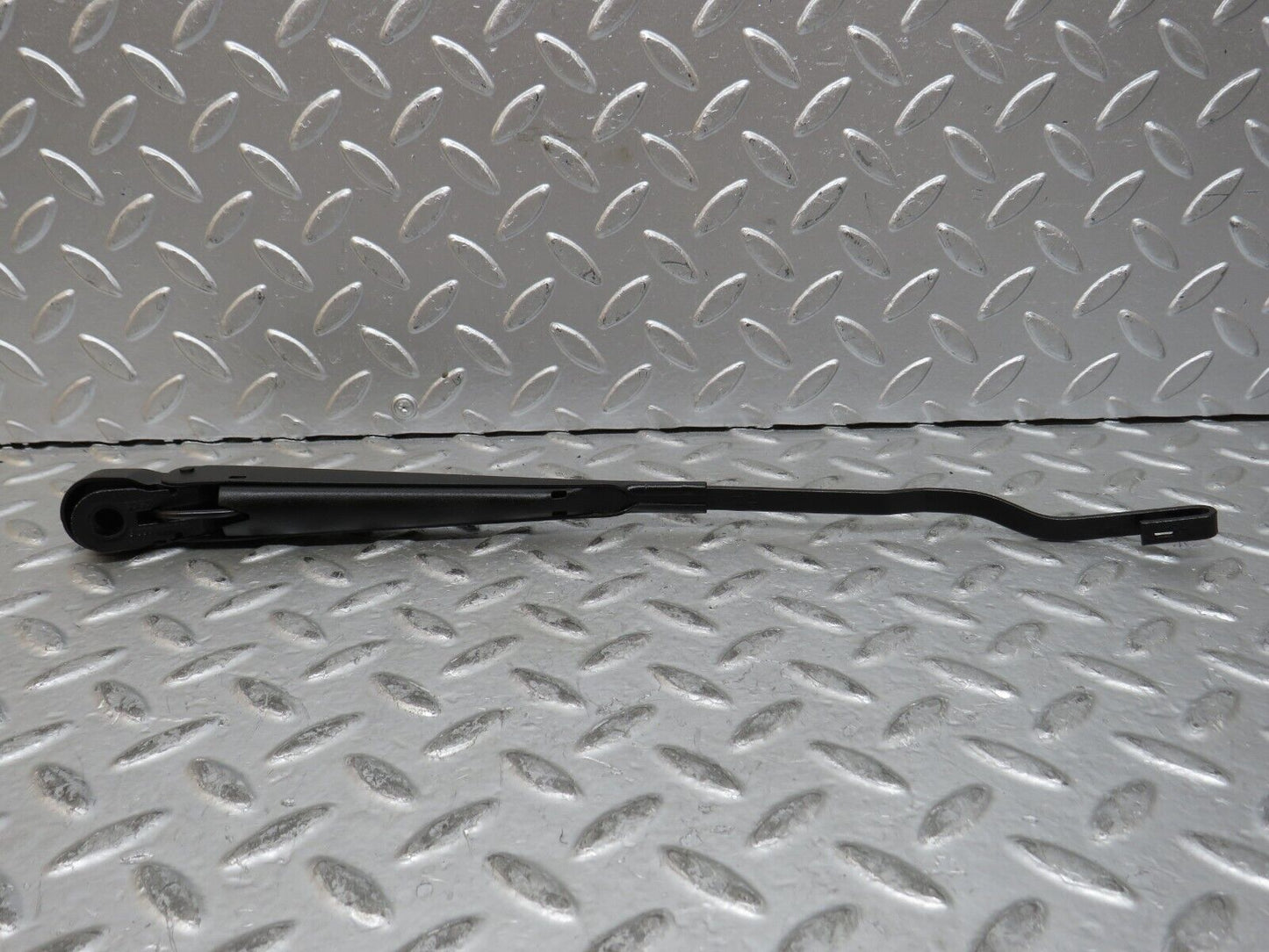 28380 Mercedes-Benz S123 240D Wagon Right Wiper Arm Bosch 3399990553