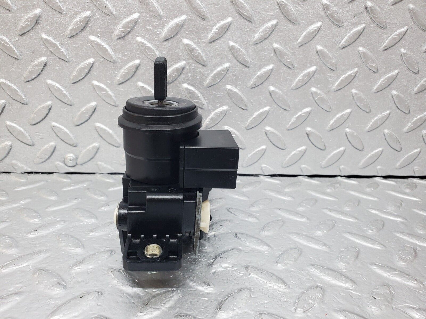 44994 Mercedes-Benz R129 300SL Coupe Trunk Lock With Key