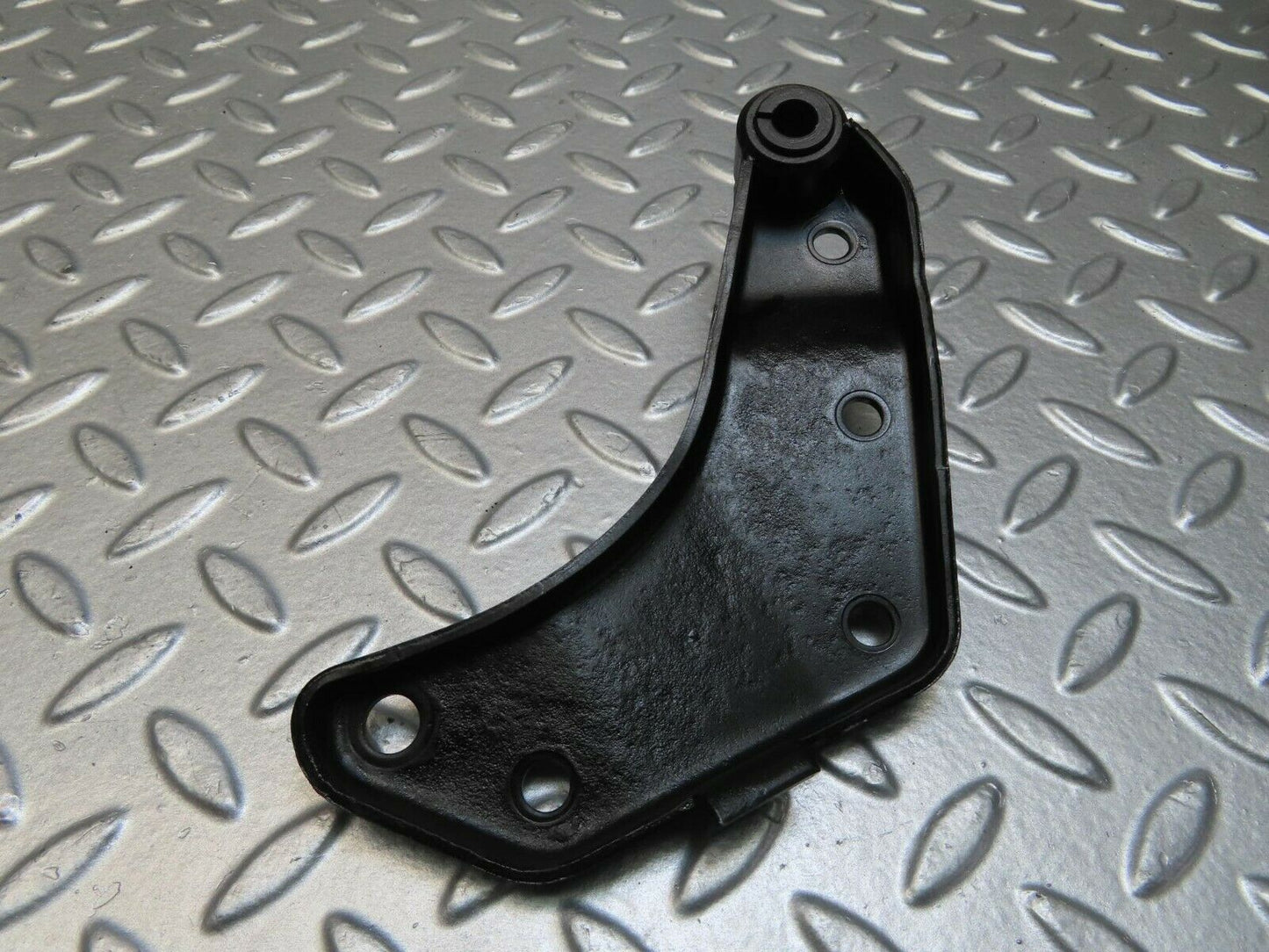 11524 Mercedes-Benz C123 230CE Coupe Alternator Generator Bracket