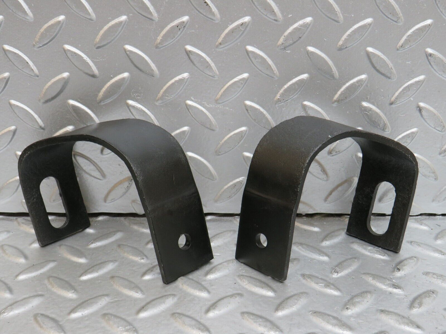 29672 Mercedes-Benz W123 230E Front Bumper Bracket