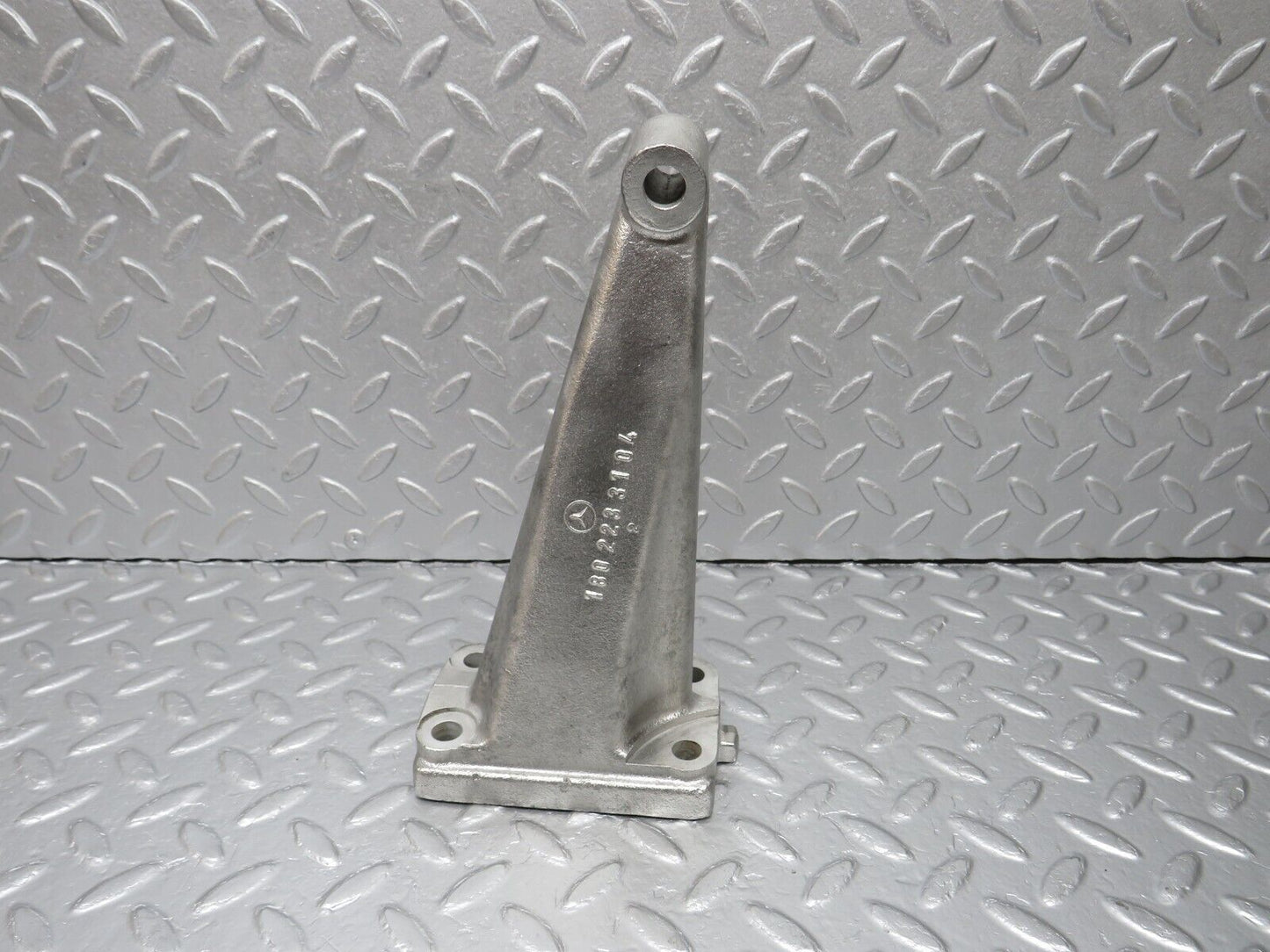 40299 Mercedes-Benz W110 230 Engine Mount Bracket Right Side 1802233104