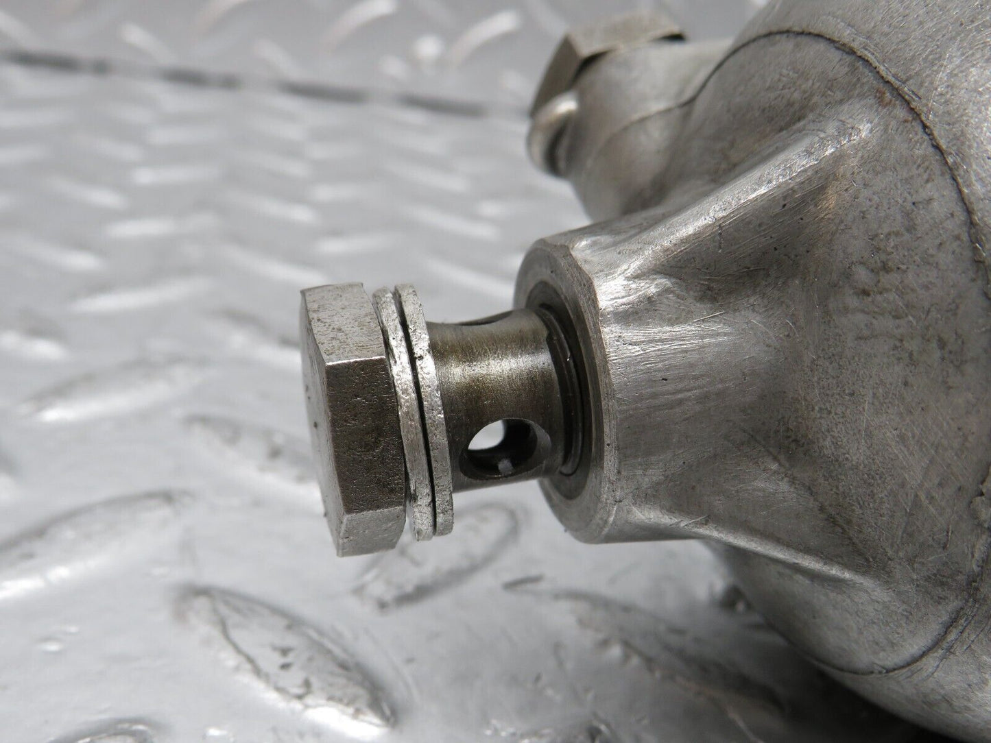 0280 Mercedes-Benz W123 220D  Fuel Filter Housing Knecht FB402