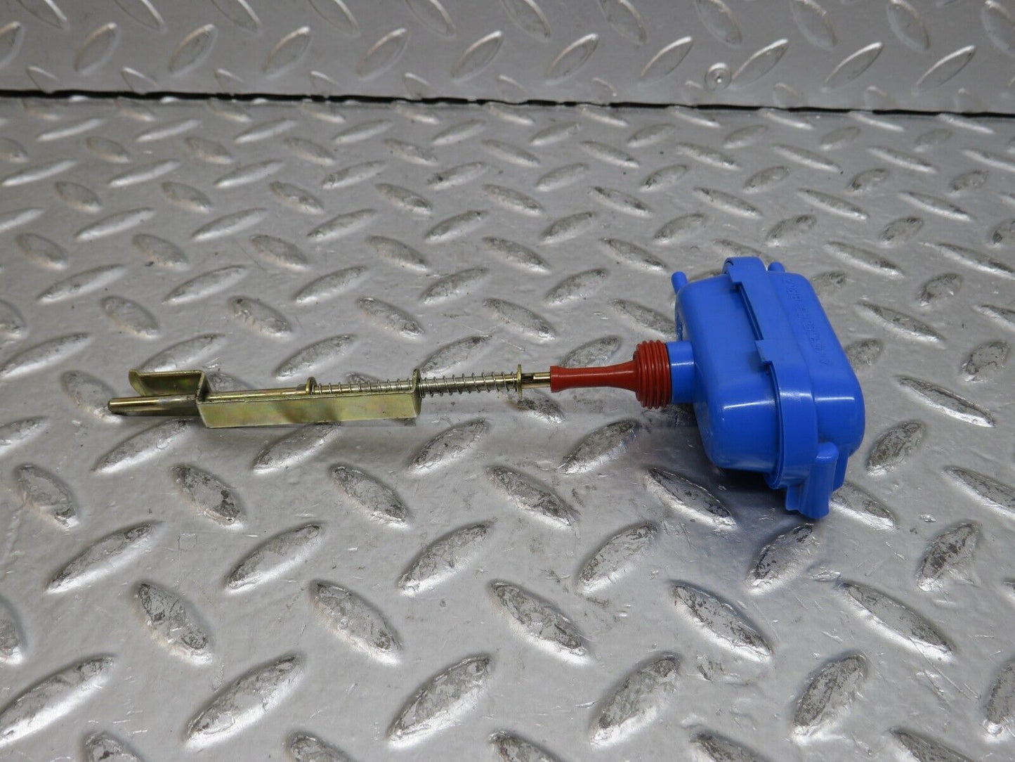 29675 Mercedes-Benz W123 230E Trunk Lock Vacuum Actuator