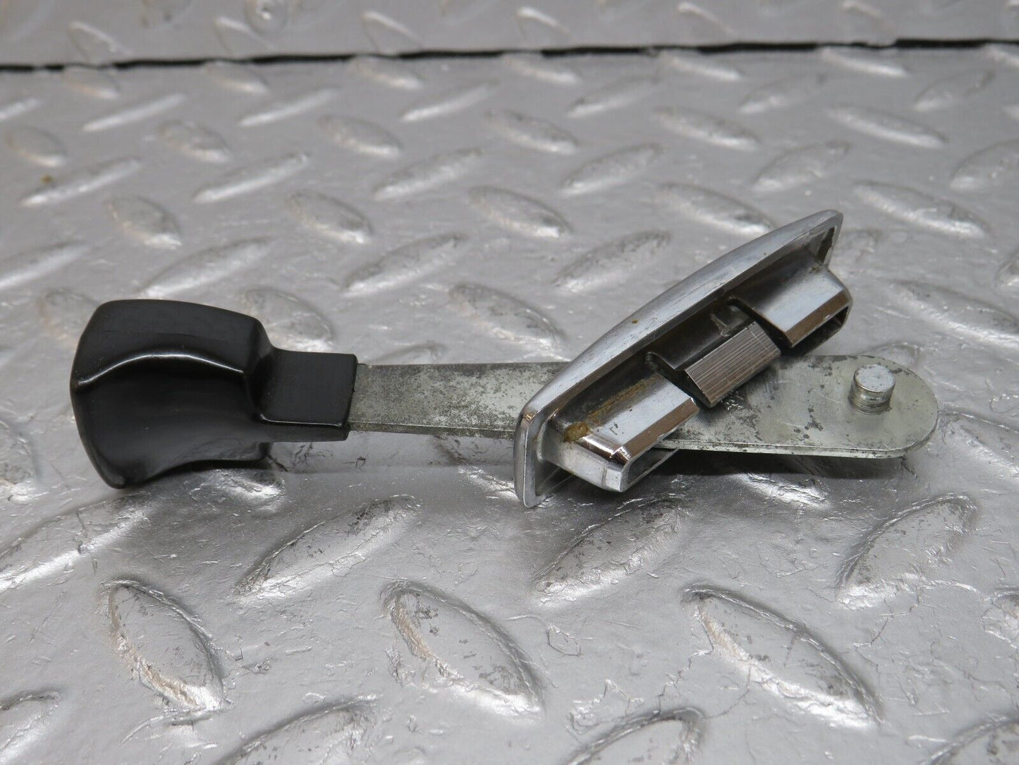 33182 Mercedes-Benz R107 Left Seat Folding Lever