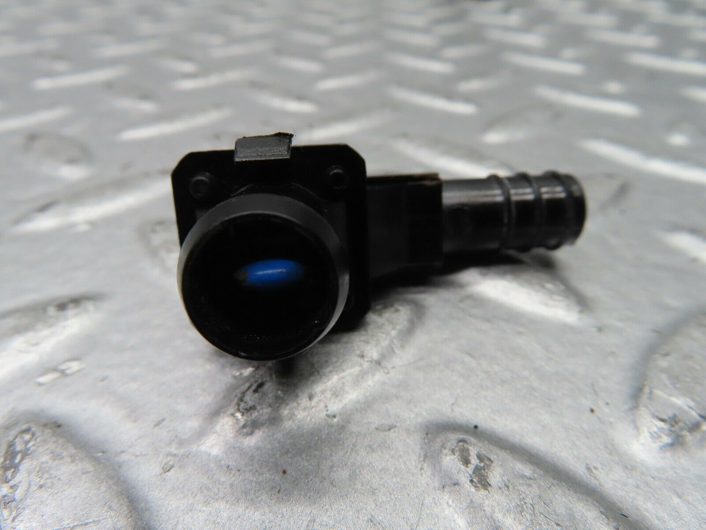 21674 Mercedes-Benz W126 300SE Temperature Sensor Bosch 0008306108
