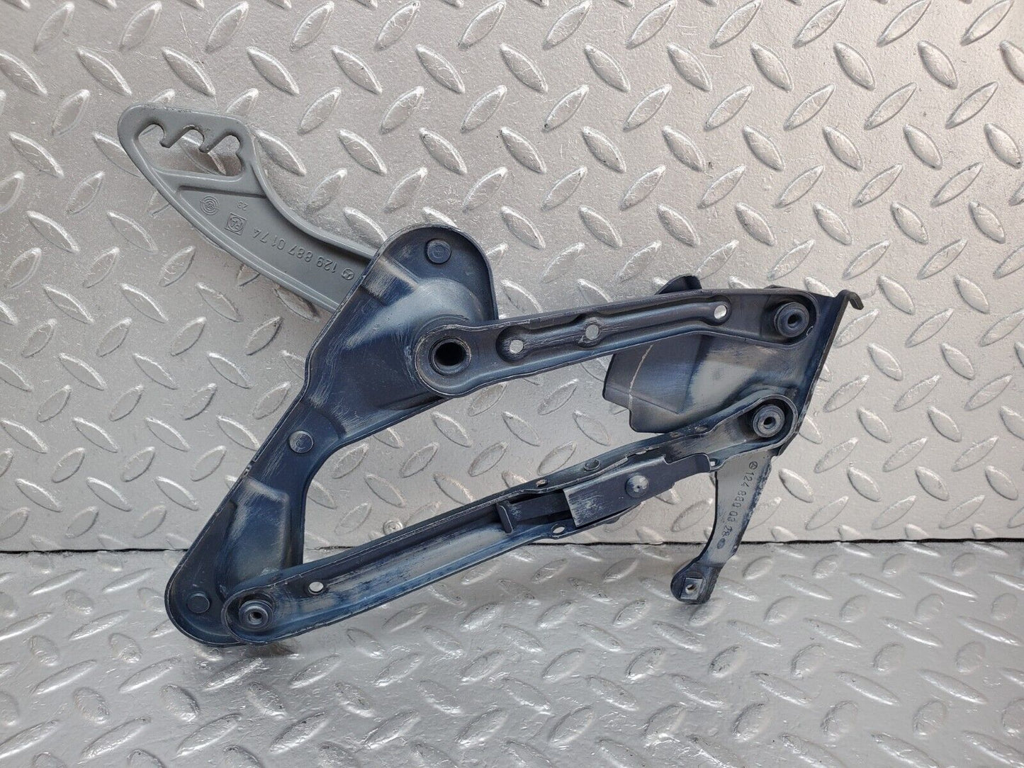 44843 Mercedes-Benz W124 220E Bonnet Hinge Left Side 1248800328 1298870174