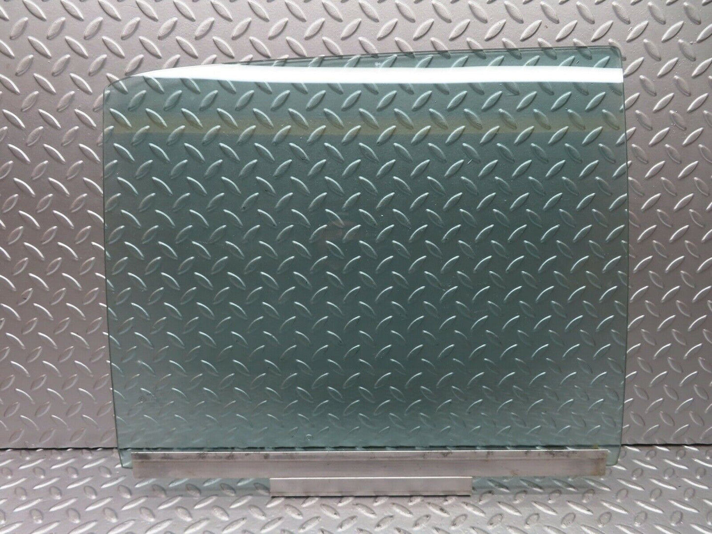21604 Mercedes-Benz W126 300SE Rear Right Door Window Glass