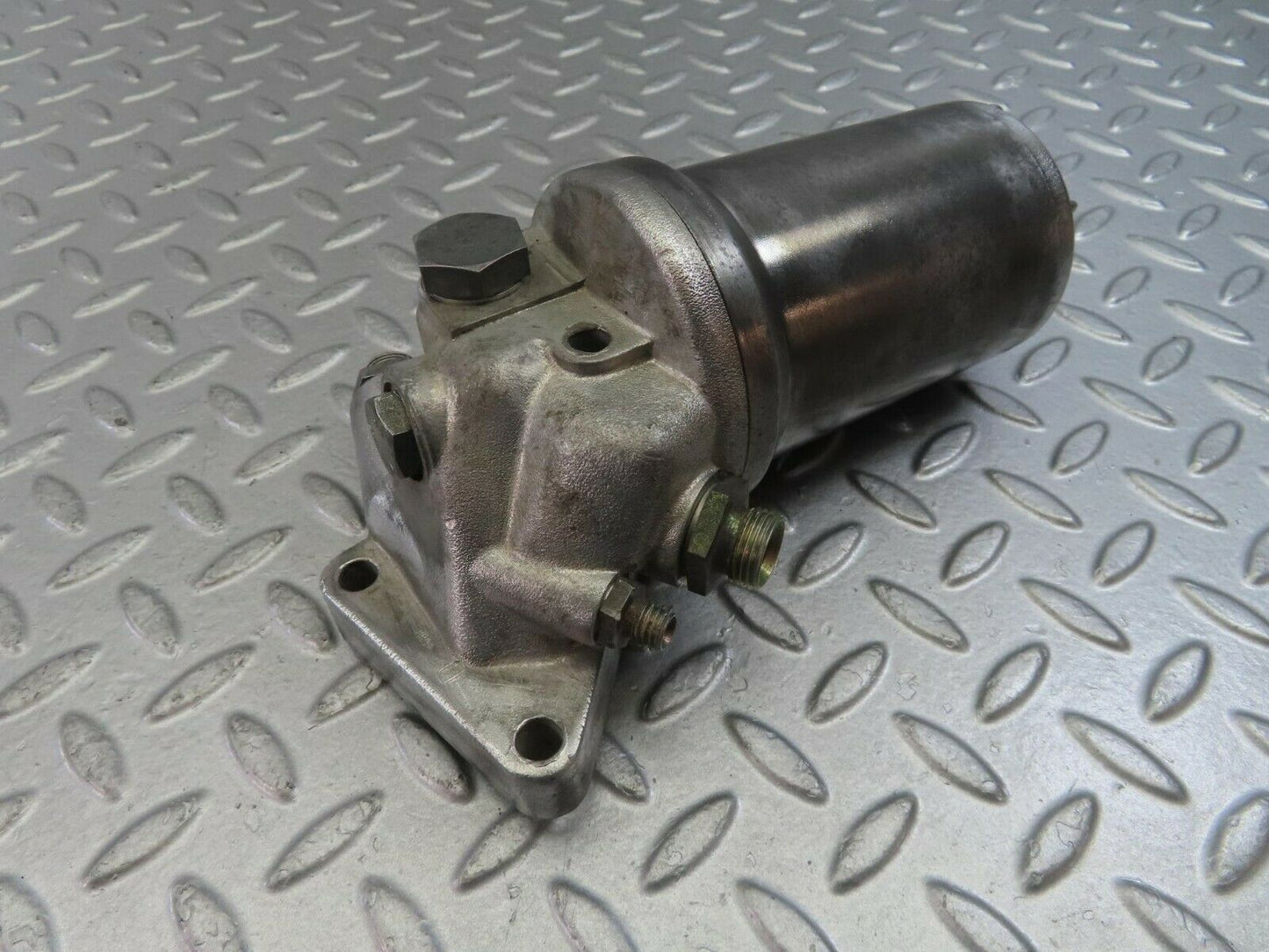 10172 Mercedes-Benz W111 280SE Oil Filter Housing