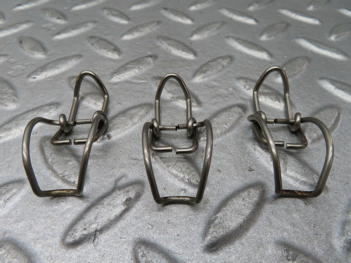 17374 Mercedes-Benz W124 260E Air Filter Box Housing Clip 3x