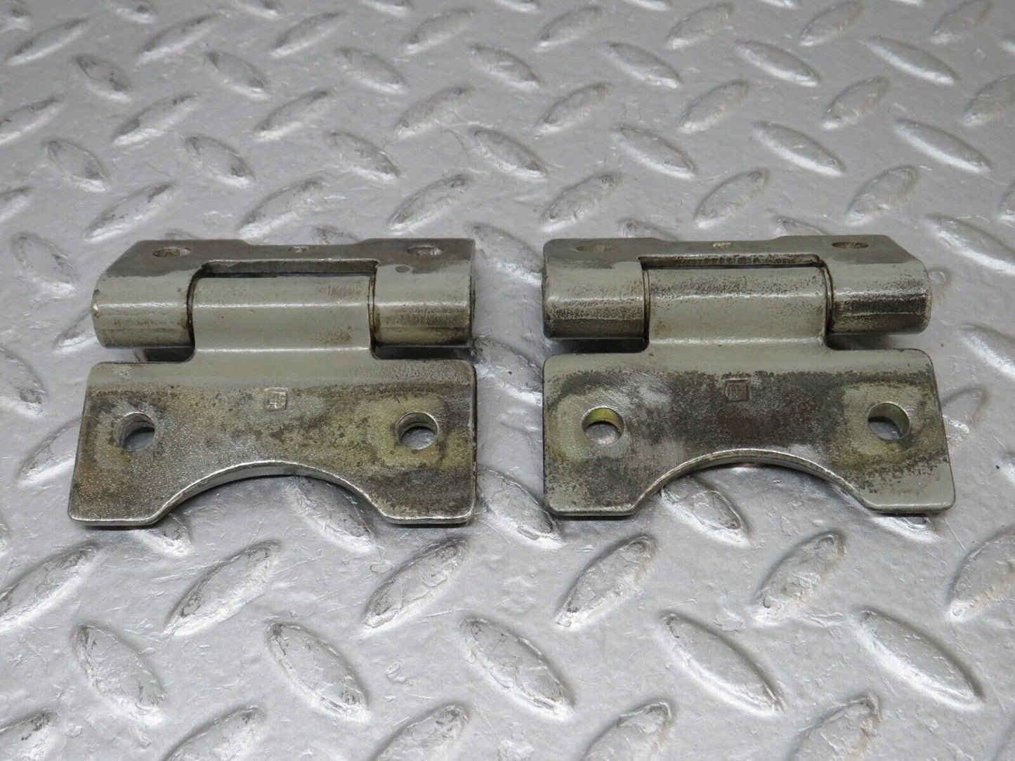 36071 Mercedes-Benz W126 420SE Door Hinge 1237200037