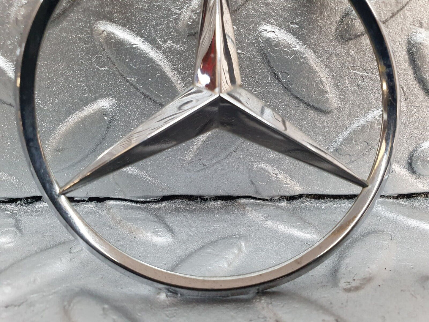 42042 Mercedes-Benz W202 C200 Trunk Lid Badge Emblem 2027580258