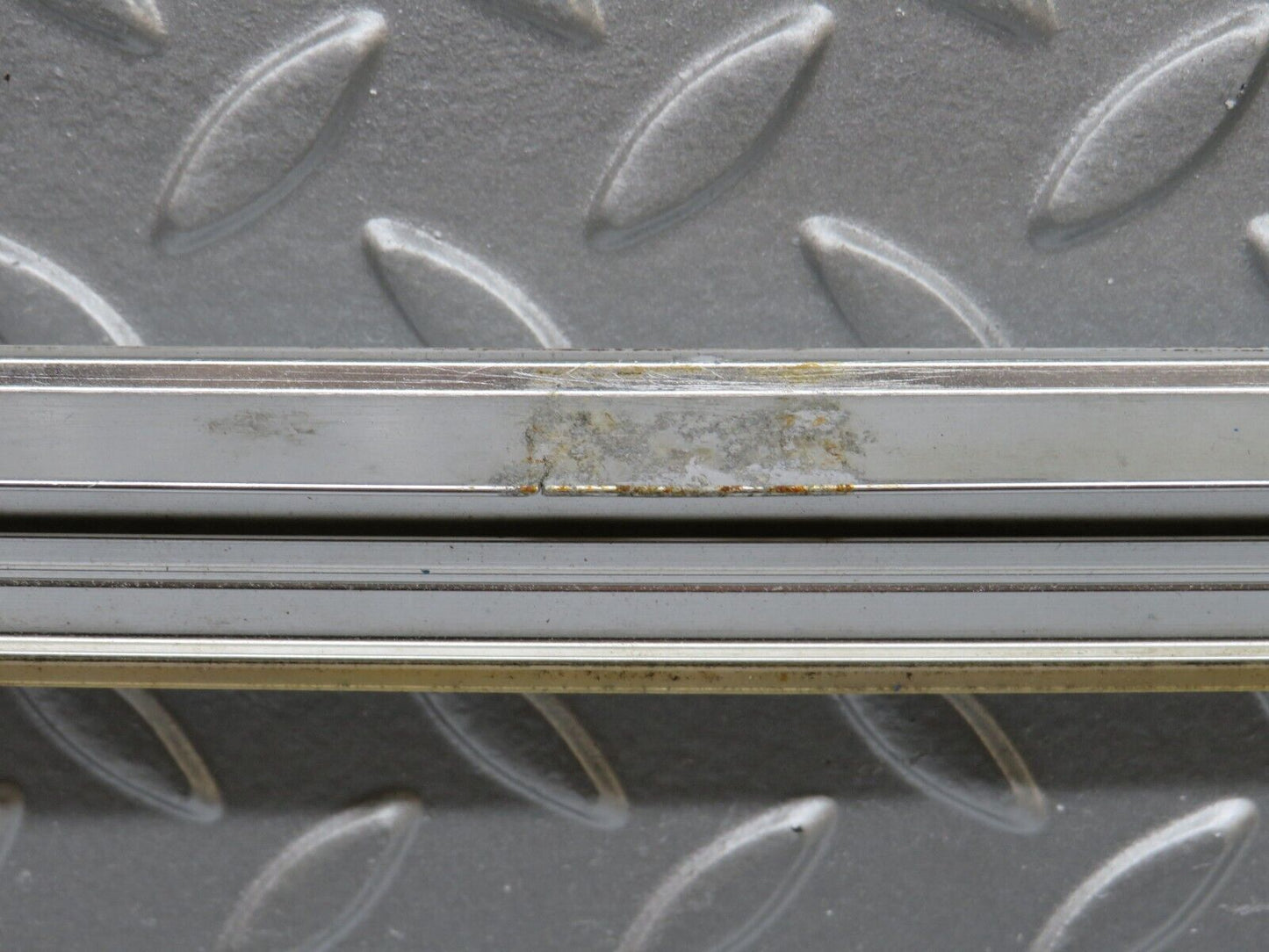 40262 Mercedes-Benz R107 Hardtop Windscreen Chrome Frame