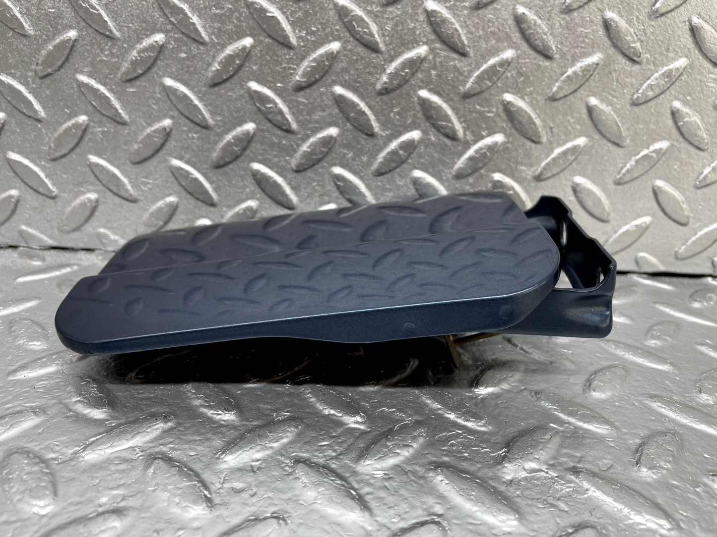 44274 Mercedes-Benz W123 280E Fuel Tank Flap Cap 1235840039