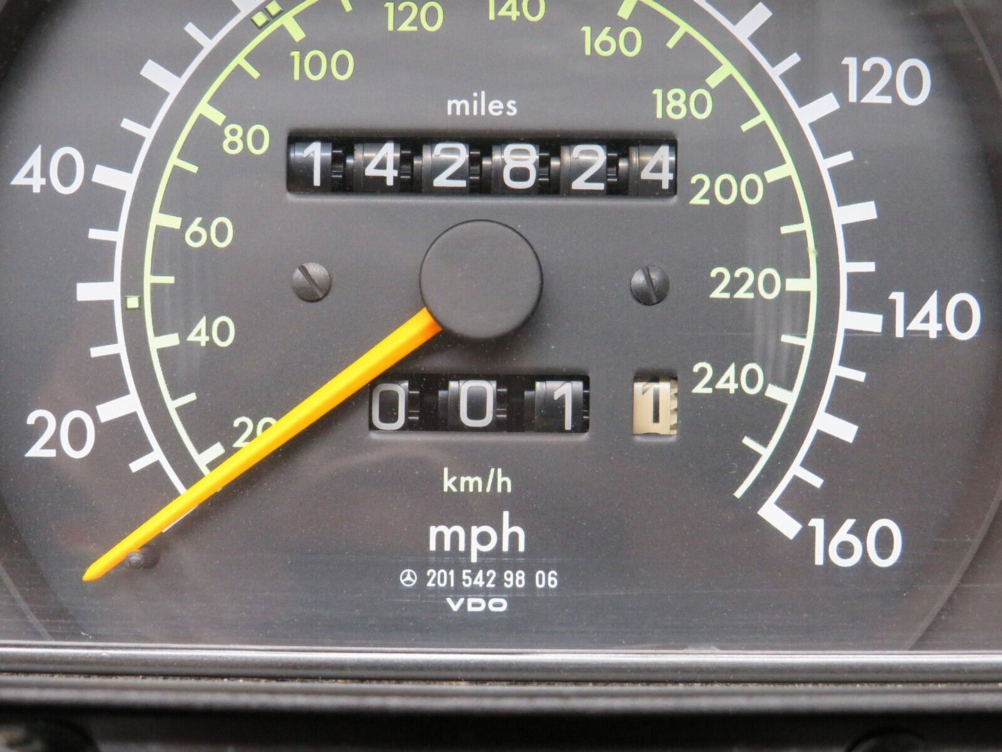 38805 Mercedes-Benz W201 190E Instrument Cluster VDO 2015430923 2015429806