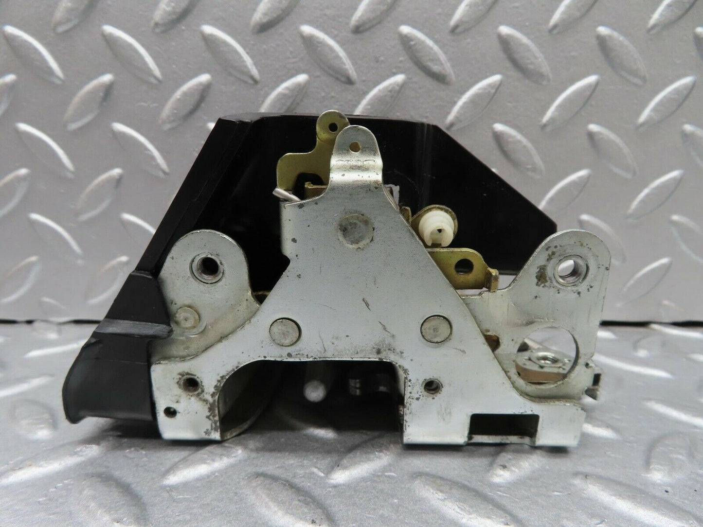 16053 Mercedes-Benz W123 280E Rear Left Door Lock Mechanism 1237330108