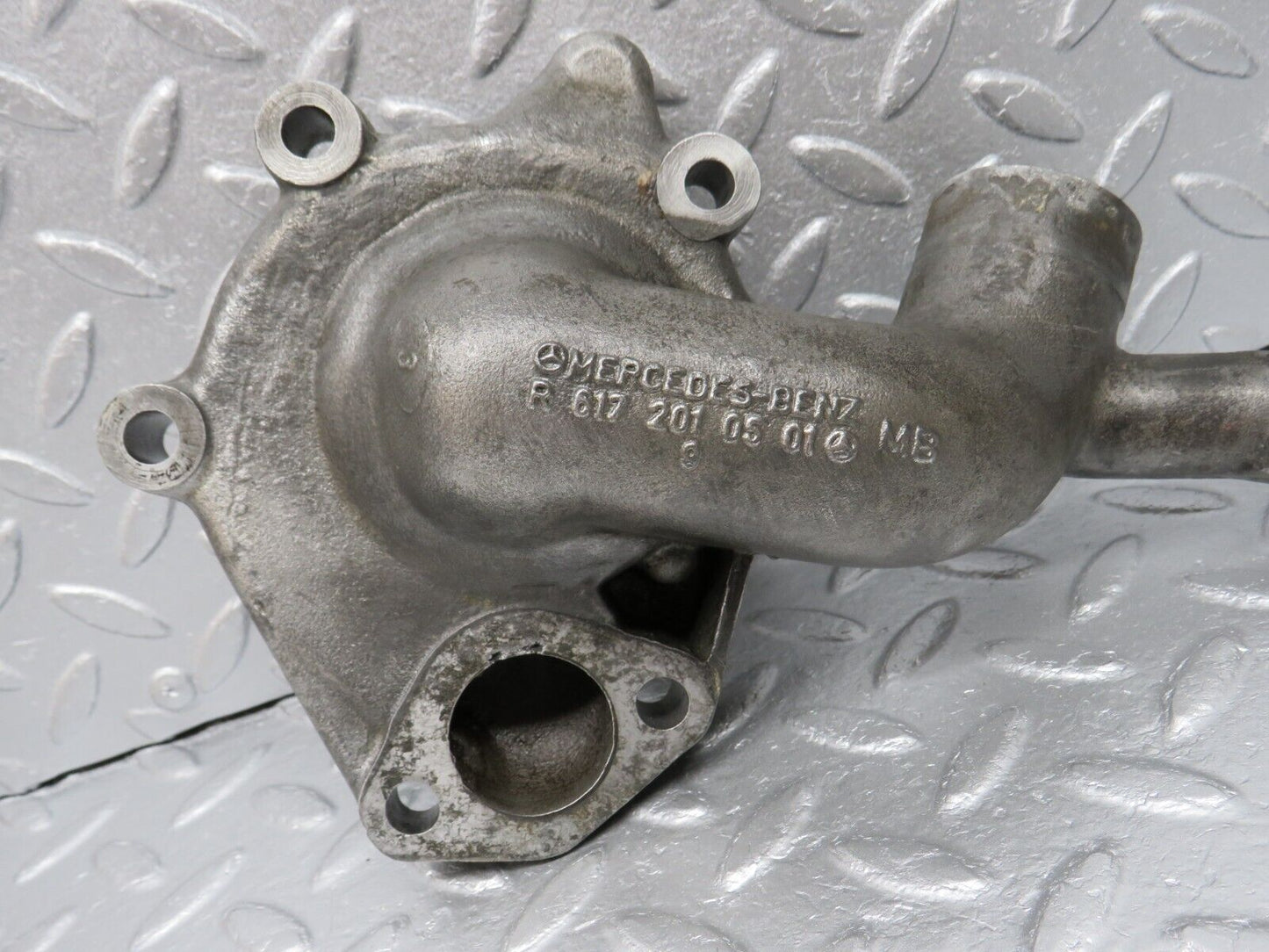 40650 Mercedes-Benz W123 300D Water Pump Housing 6172010501