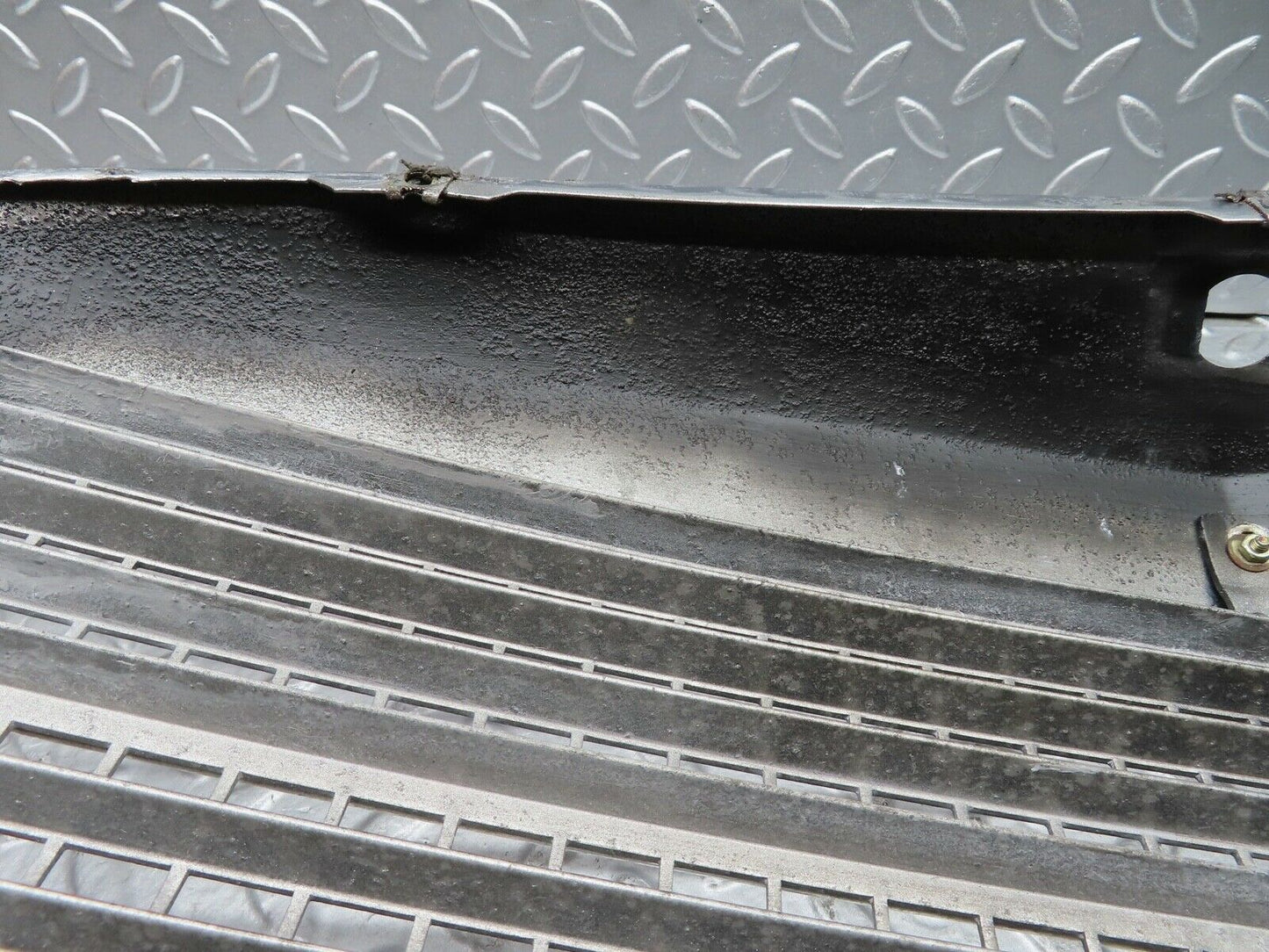 20877 Mercedes-Benz W114 250CE Coupe Bonnet Grill Chrome