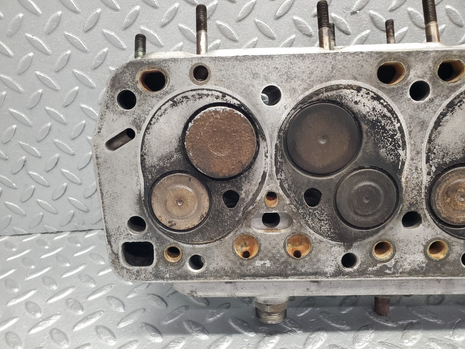 W112 cylinder head used OEM
