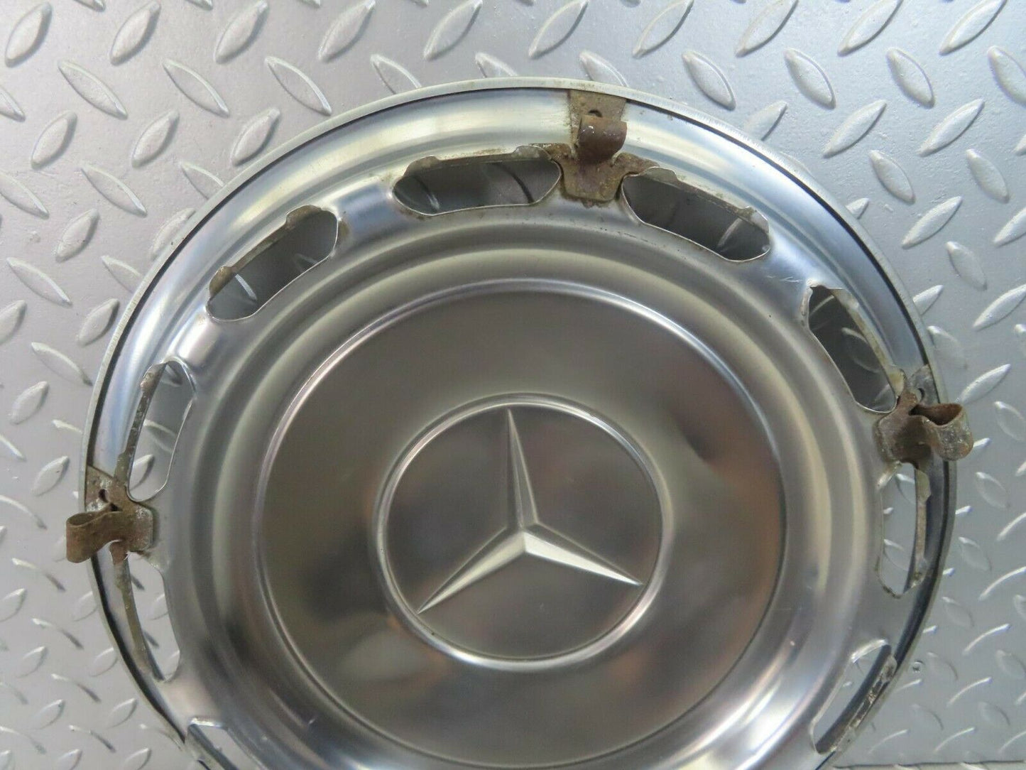8418 Mercedes-Benz Vintage Wheel Trim Hub Cap 14