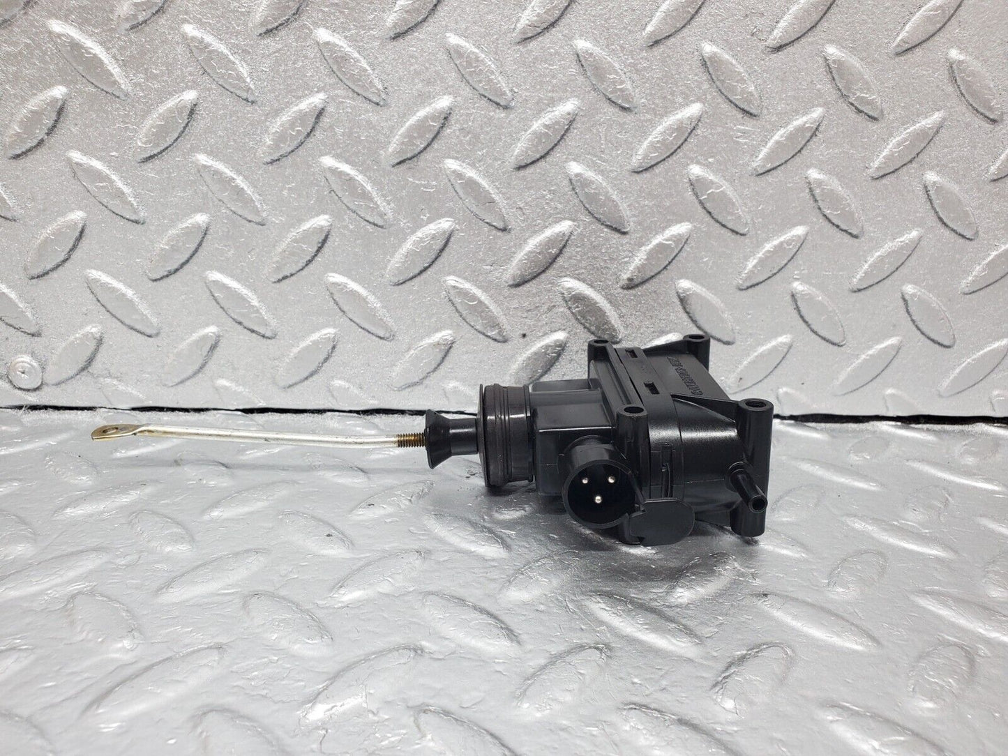 45641 Mercedes-Benz W126 420SE Front Right Door Lock Vacuum Actuator