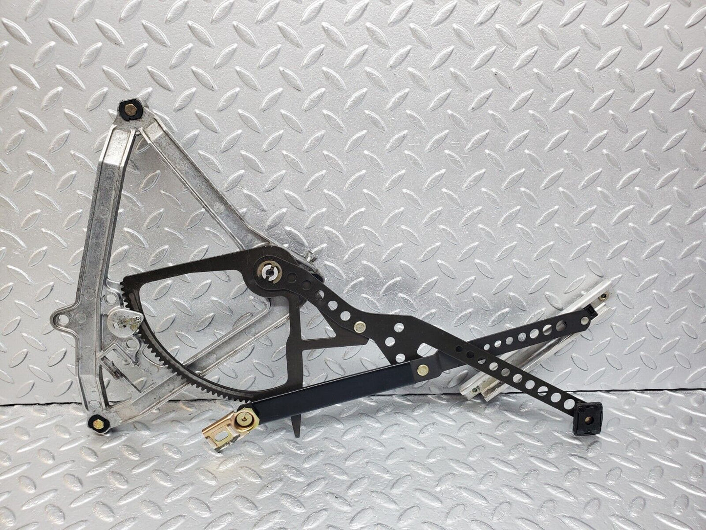 45713 Mercedes-Benz W126 420SE Front Left Power Window Regulator 13927