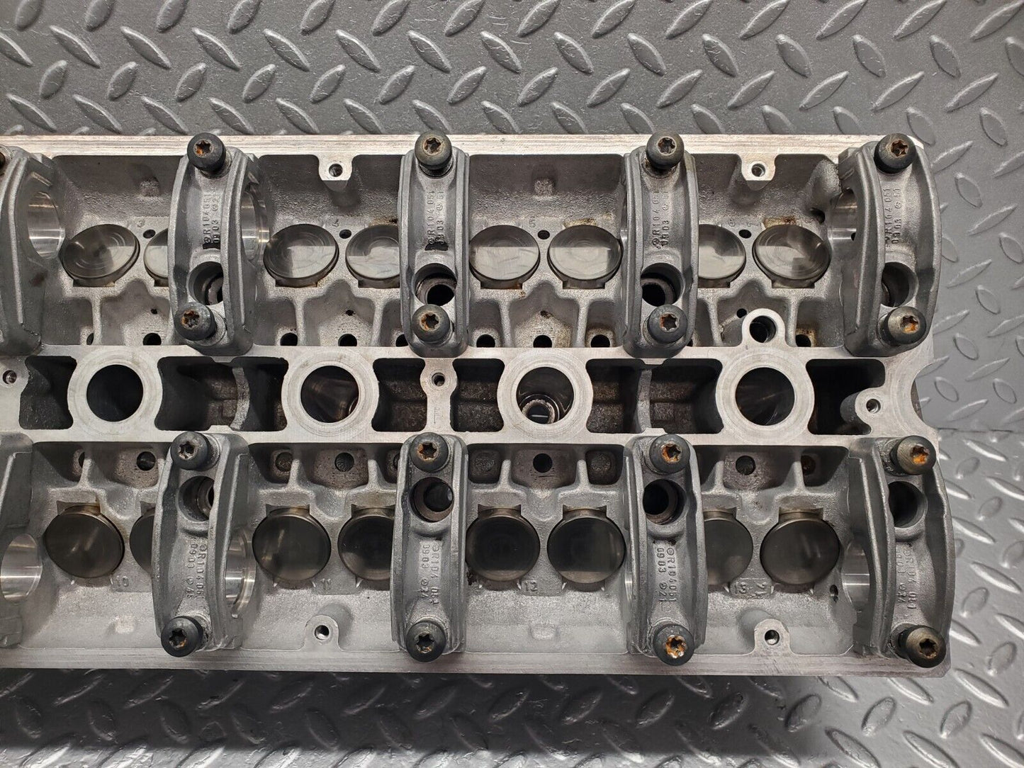 46239 Mercedes-Benz W124 280E Cylinder Head 1040161601