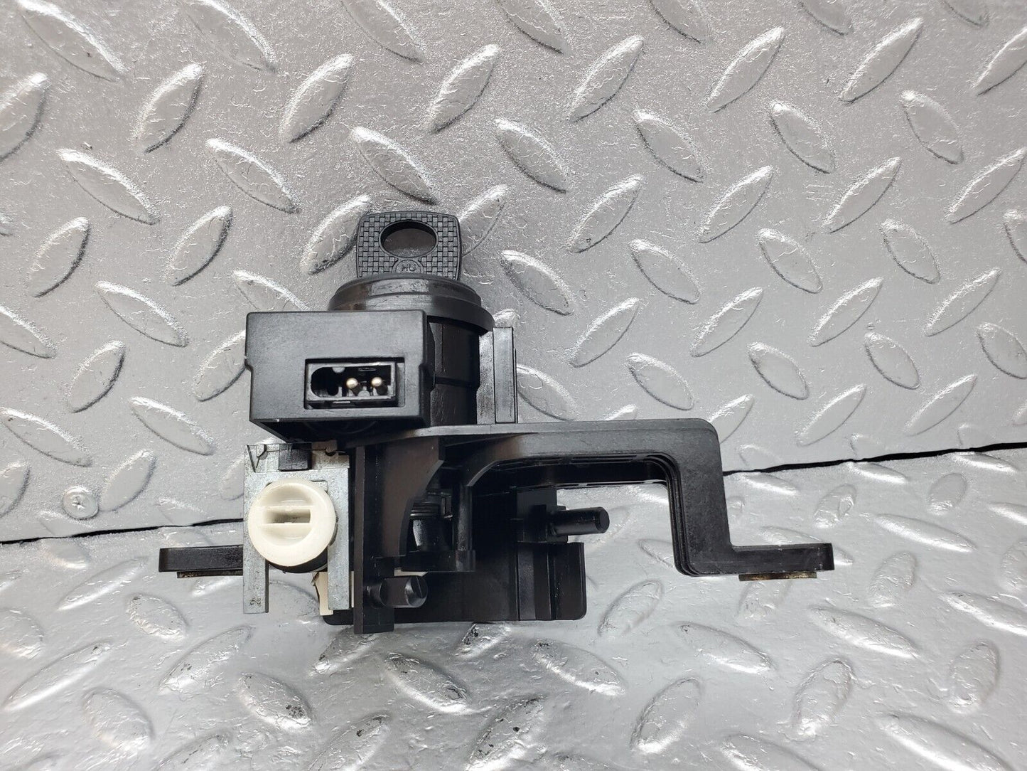 44994 Mercedes-Benz R129 300SL Coupe Trunk Lock With Key