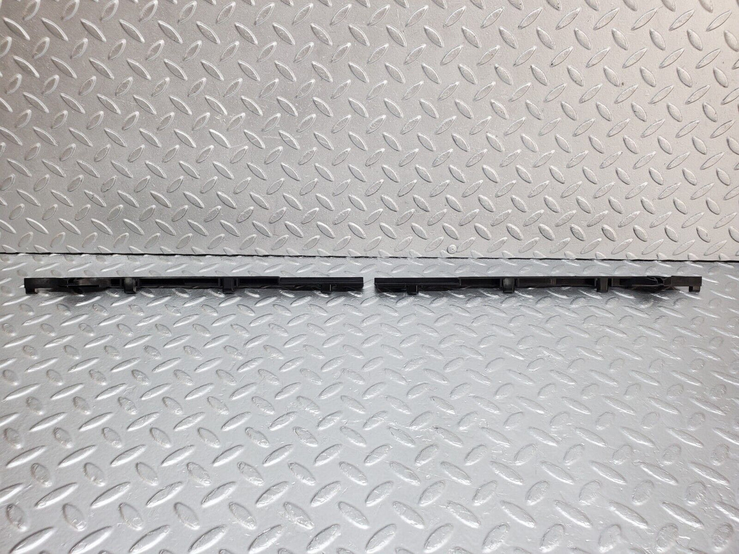 44676 Mercedes-Benz W124 220E Sunroof Frame Guide Rail 1247820131 1247820231