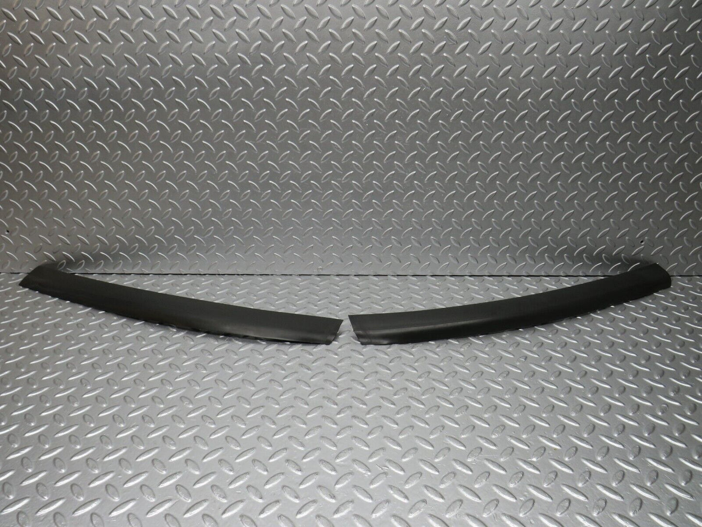 32587 Mercedes-Benz S124 300TE Wagon Windscreen Lower Moulding Trim Pair