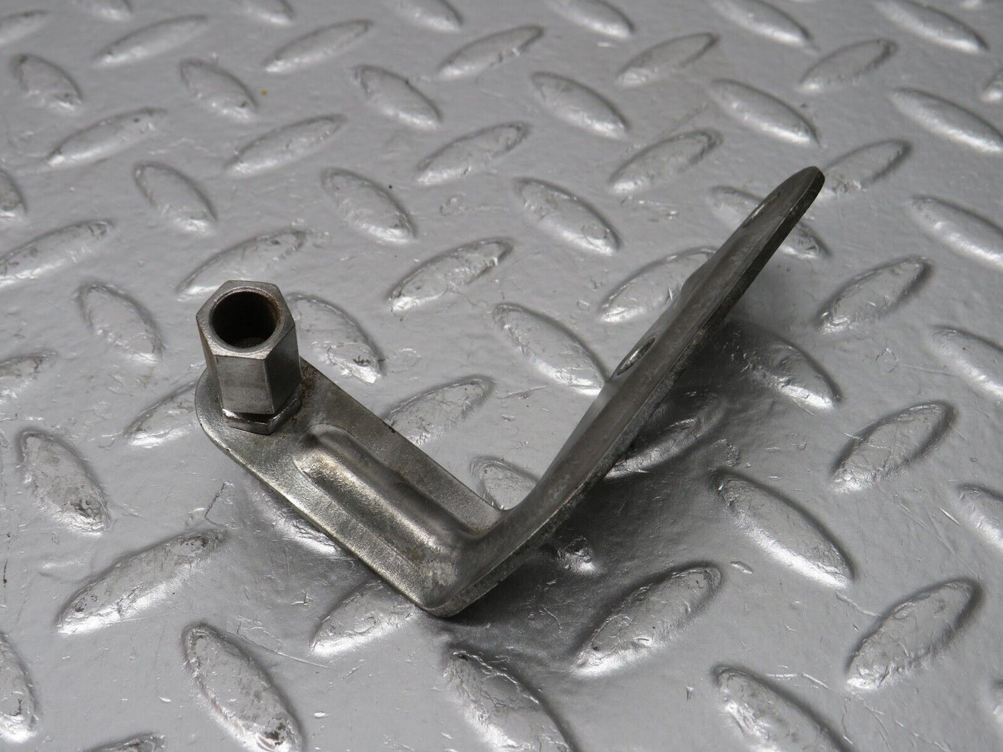 31163 Mercedes-Benz W123 200D Accelerator Cable Bracket