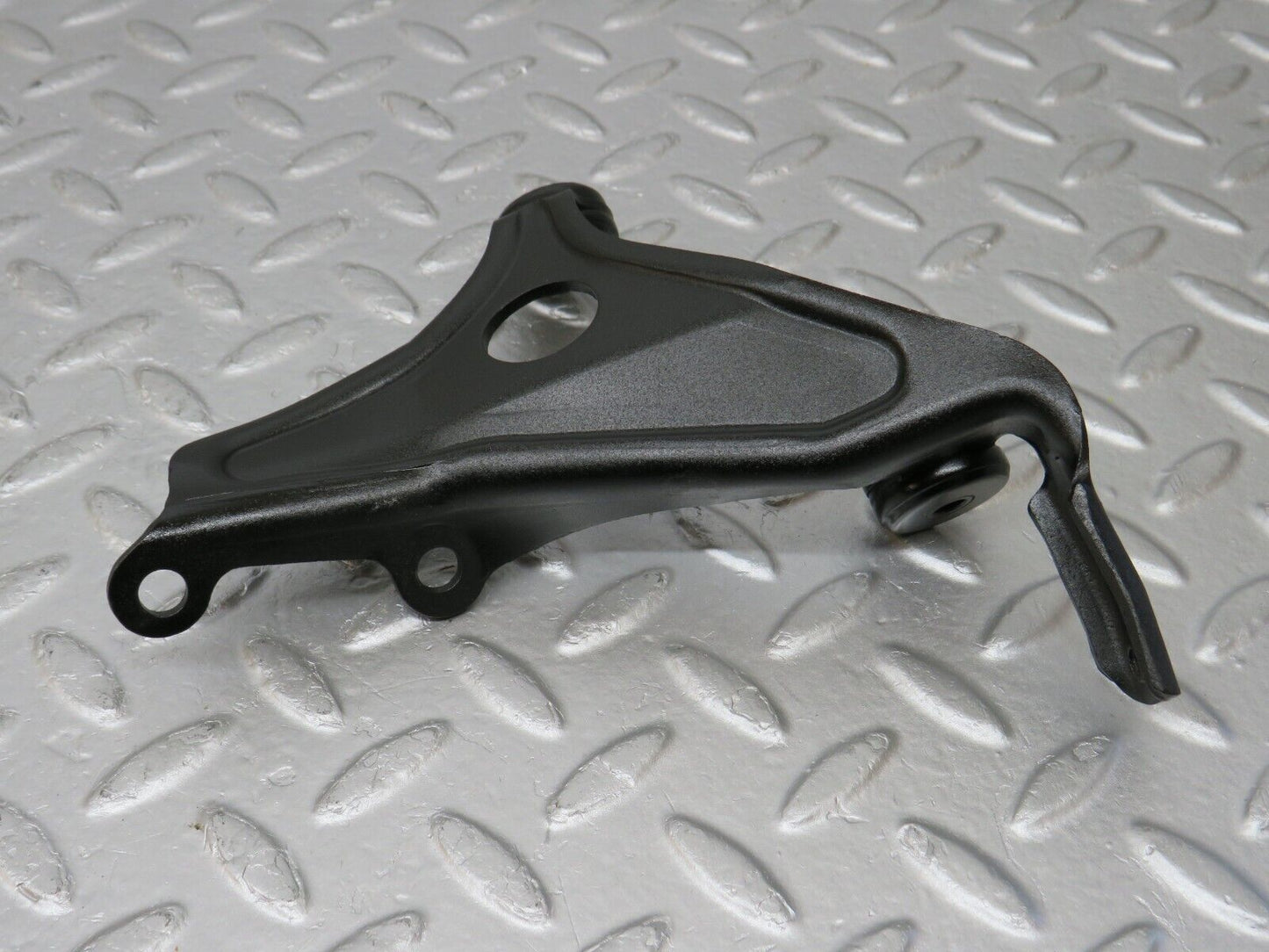 34593 Mercedes-Benz C126 380SEC Coupe Air Intake Manifold Bracket