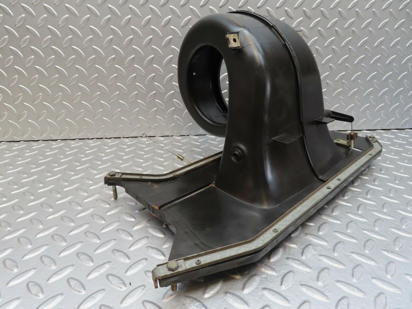 14775 Mercedes-Benz W201 190E Heater Blower Motor Housing Behr