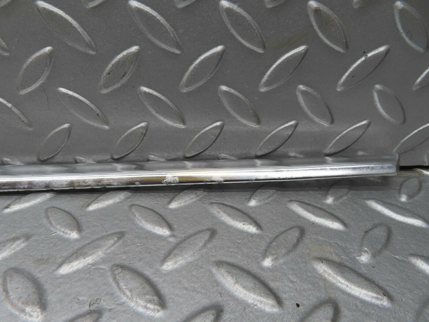 13600 Mercedes-Benz W123 200 Front Left Door Chrome Moulding Trim