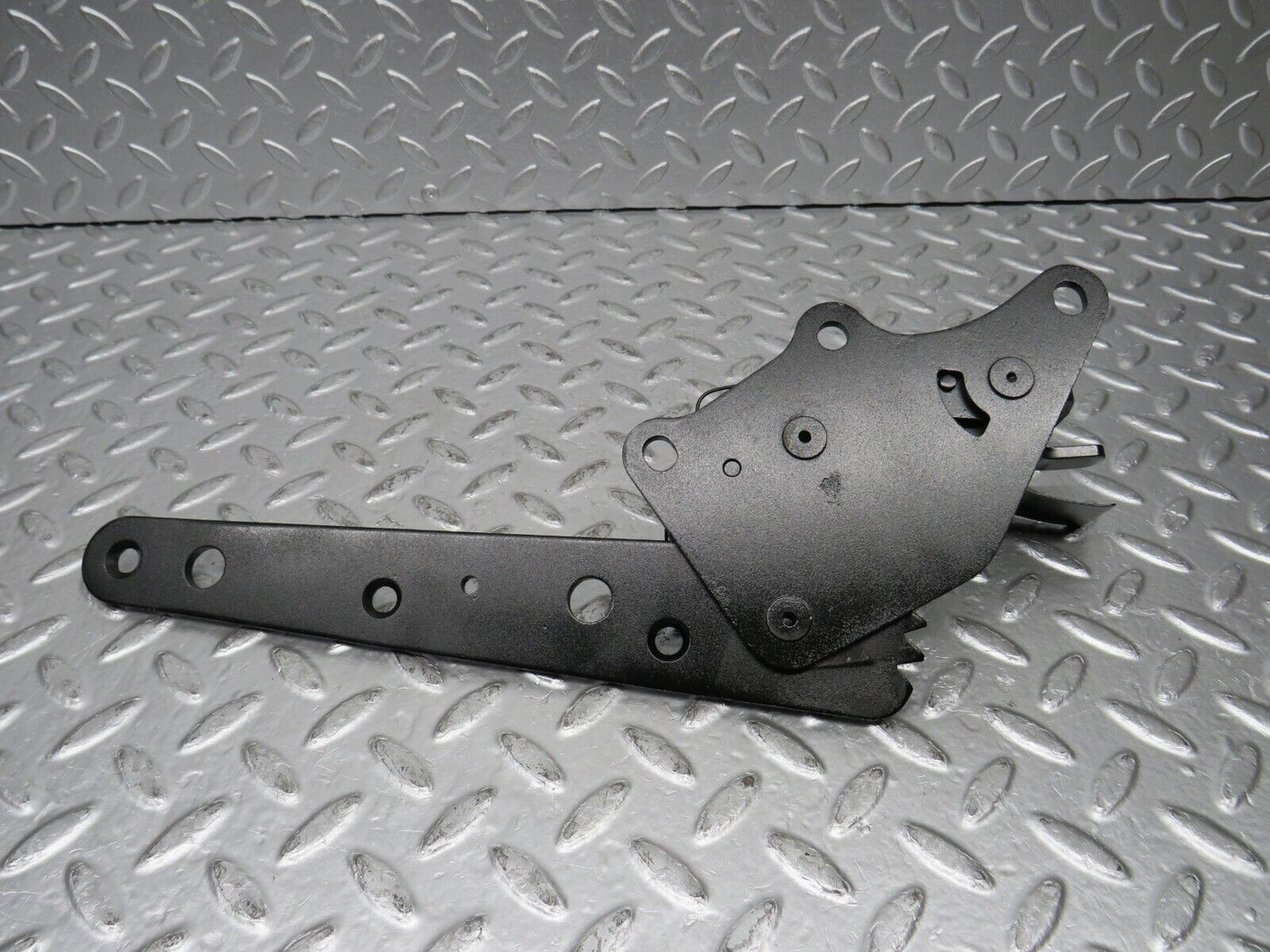 31525 Mercedes-Benz S124 220TE Wagon Rear Seat Hinge Pair