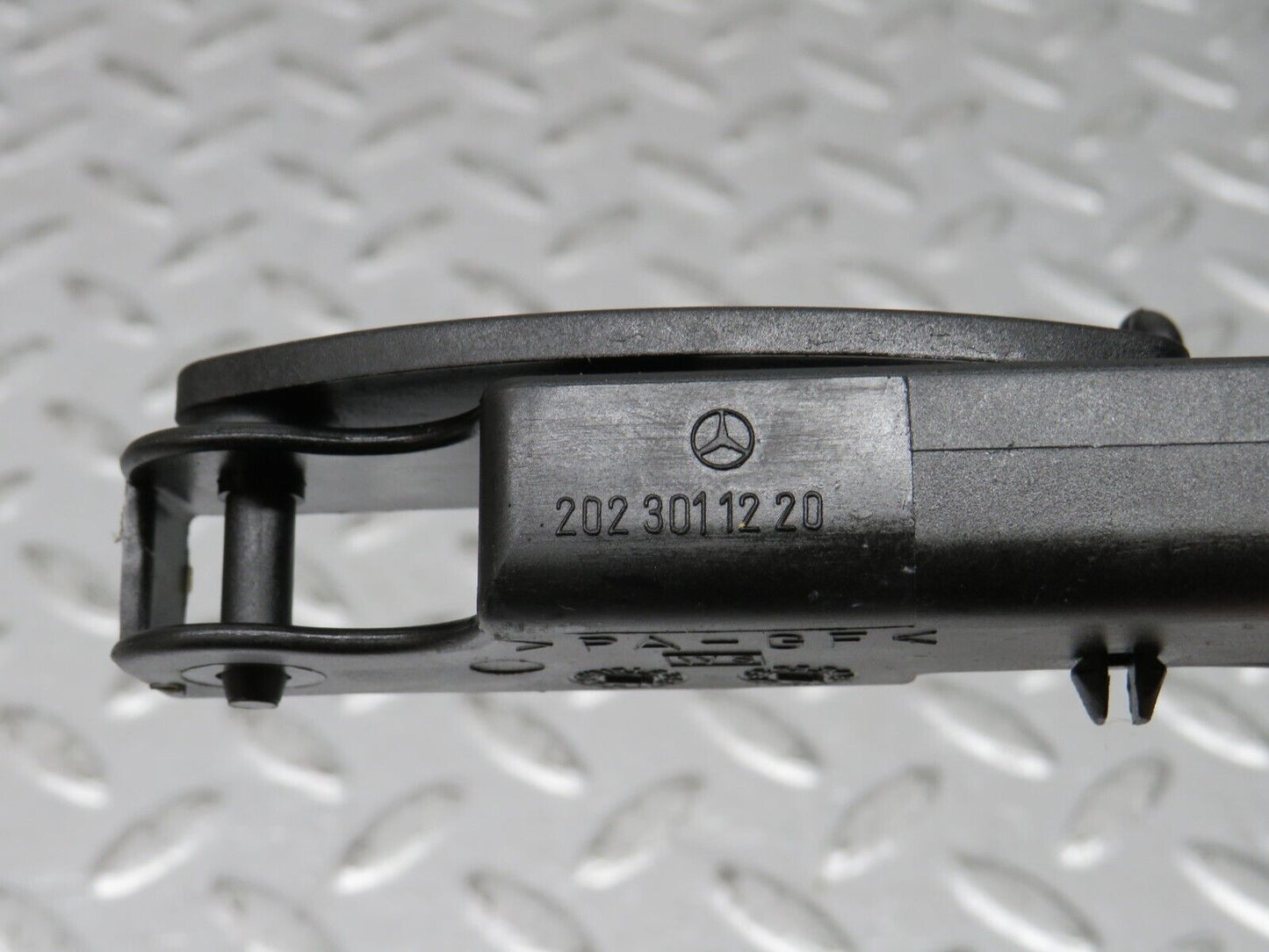 33465 Mercedes-Benz W202 C180 Accelerator Pedal Linkage 2023011223 1403000213