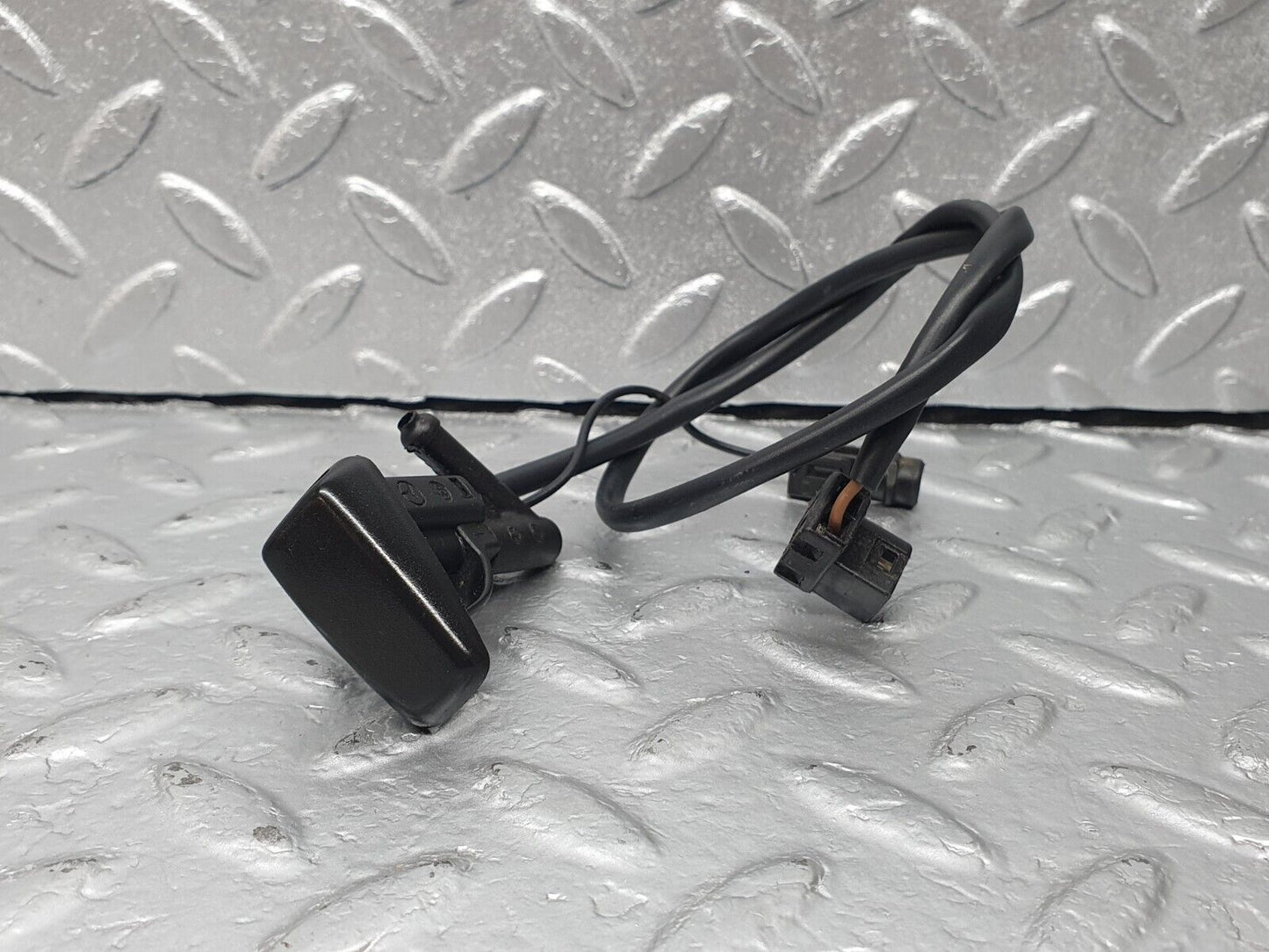 42367 Mercedes-Benz R129 320SL Coupe Windscreen Washer Nozzle